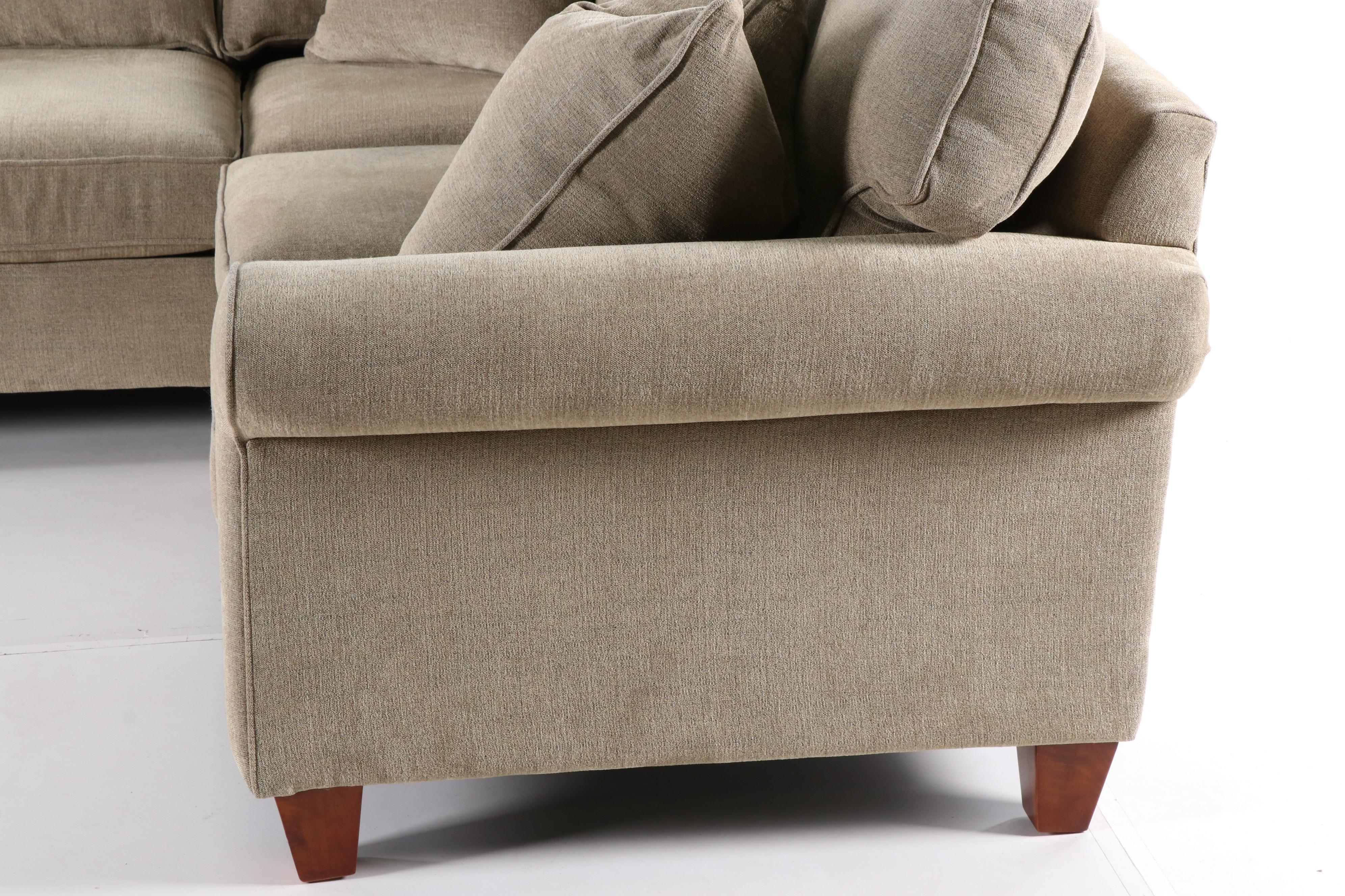 Haverty's Furniture Corey Grey FabricUpholstered Sectional Sofa