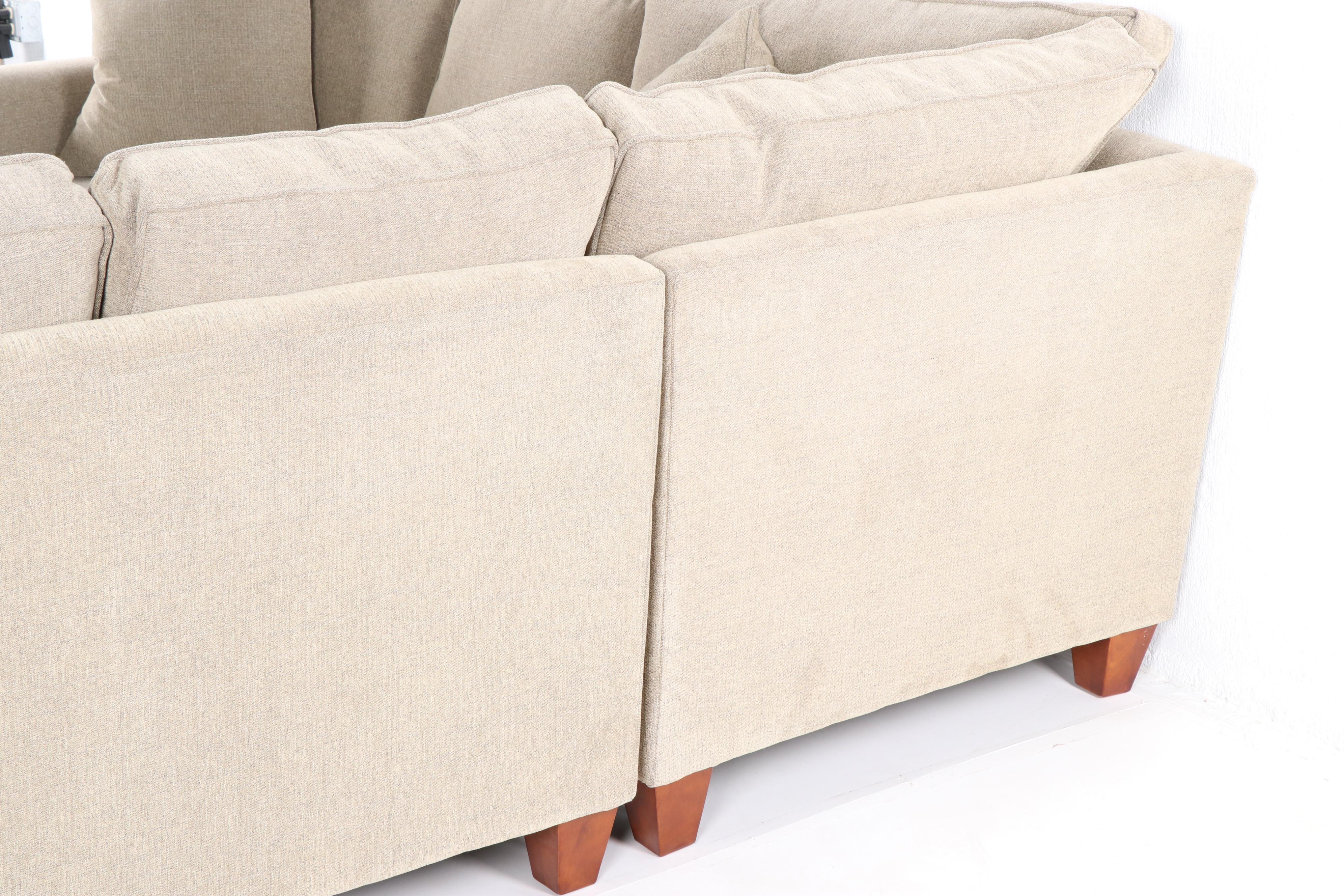 Haverty's Furniture Corey Grey FabricUpholstered Sectional Sofa