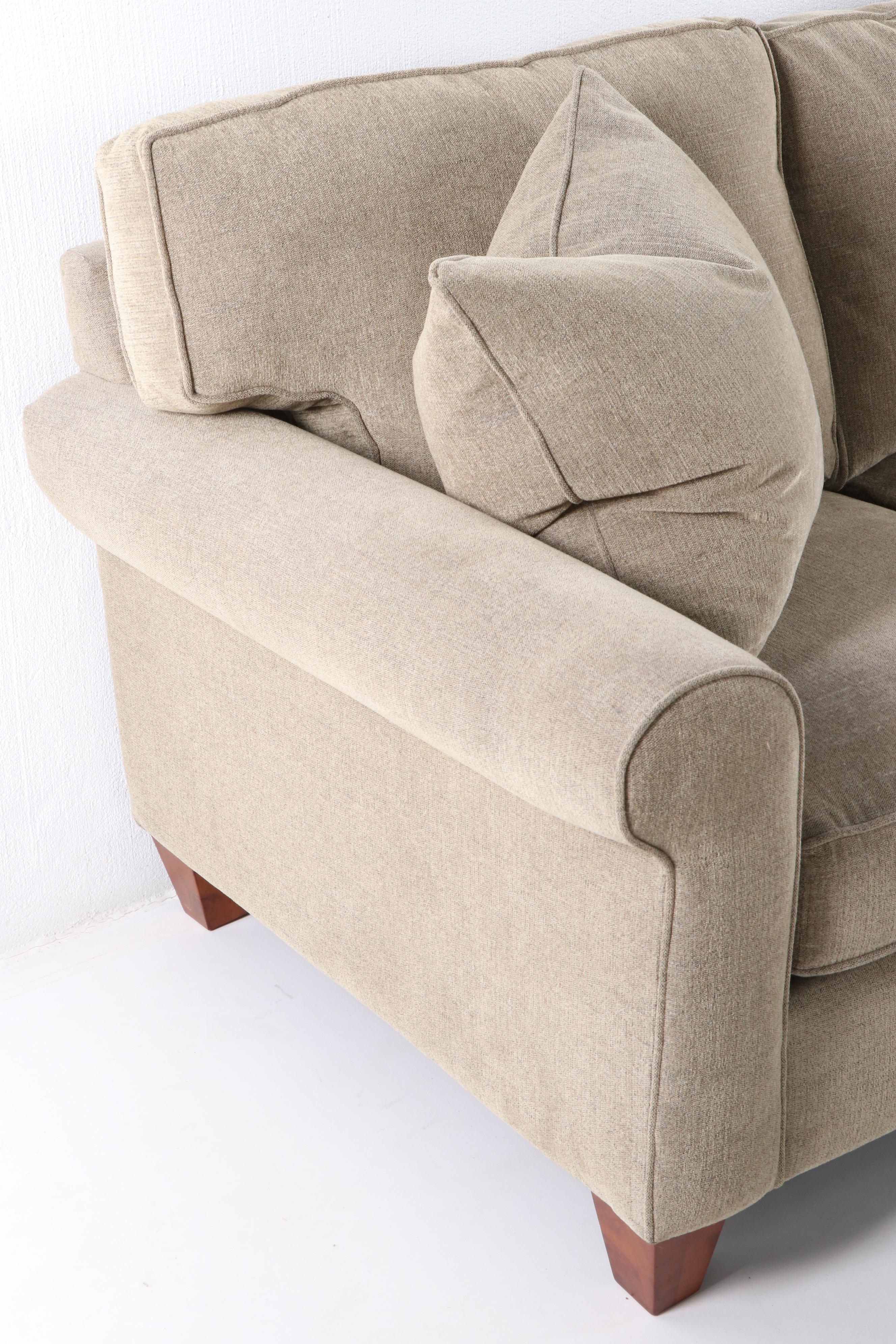 Haverty's Furniture Corey Grey FabricUpholstered Sectional Sofa