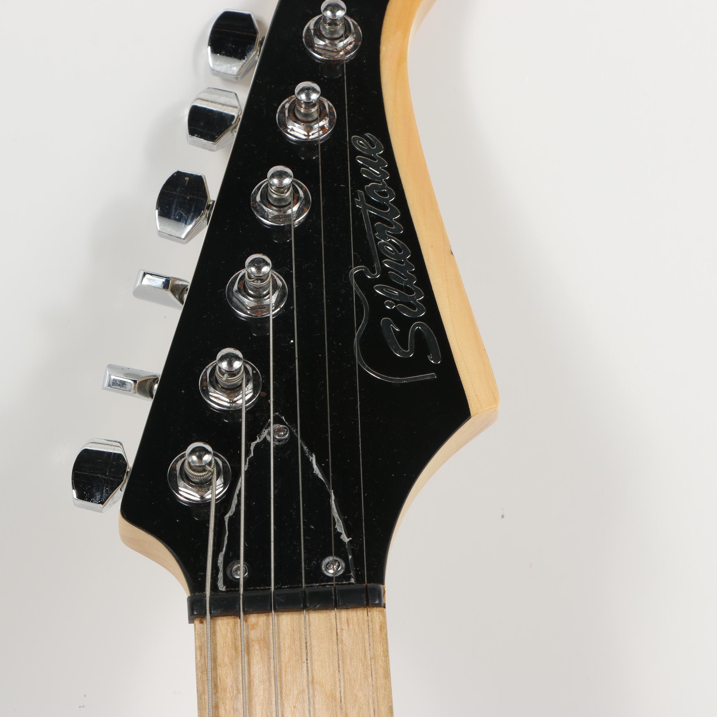 Silvertone Revolver SS11 Electric Guitar with Nylon Case EBTH