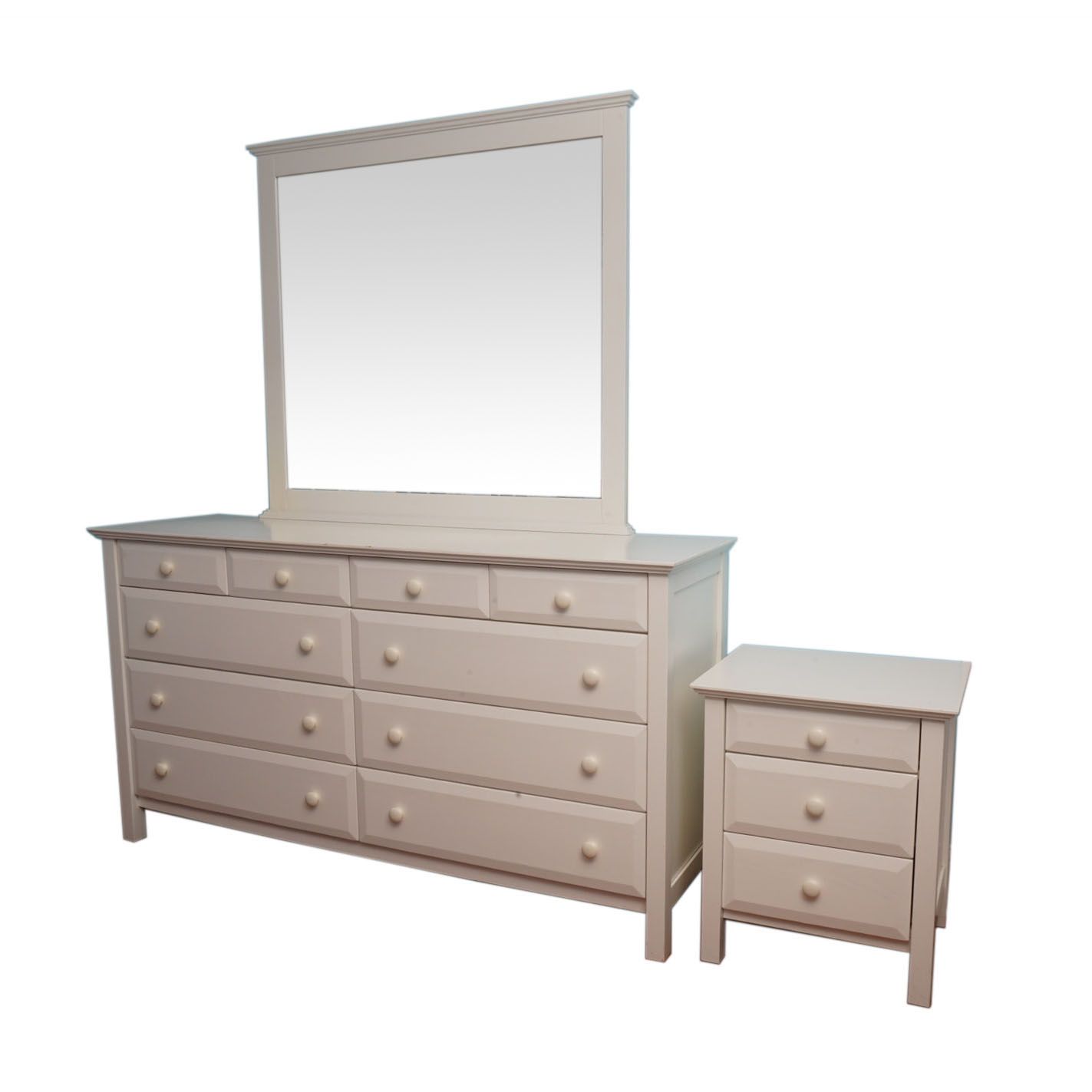 Cape Cod Style Dresser And Nightstand Set Contemporary Ebth