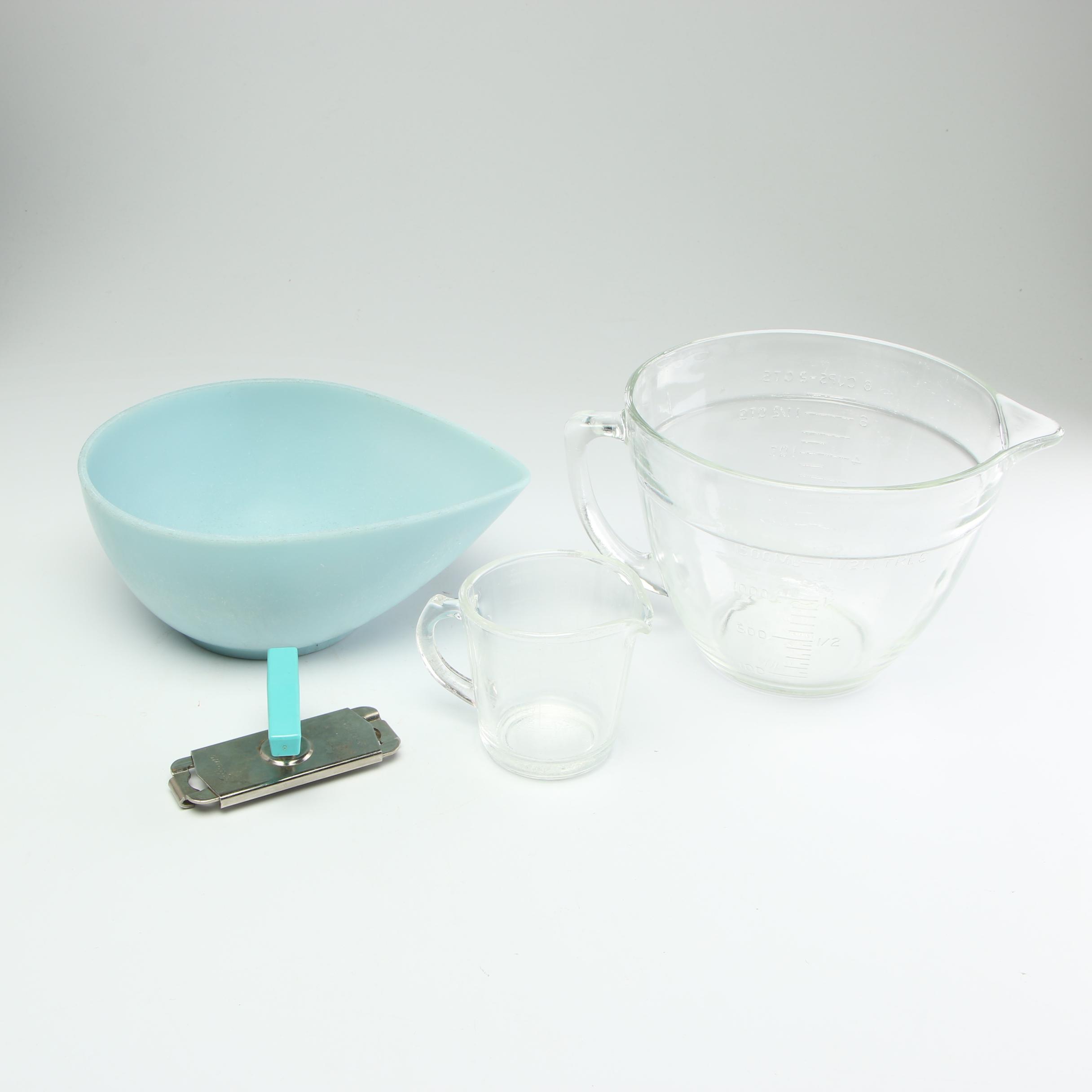 FireKing and Pyrex Mixing Bowls and Kitchen Goods EBTH