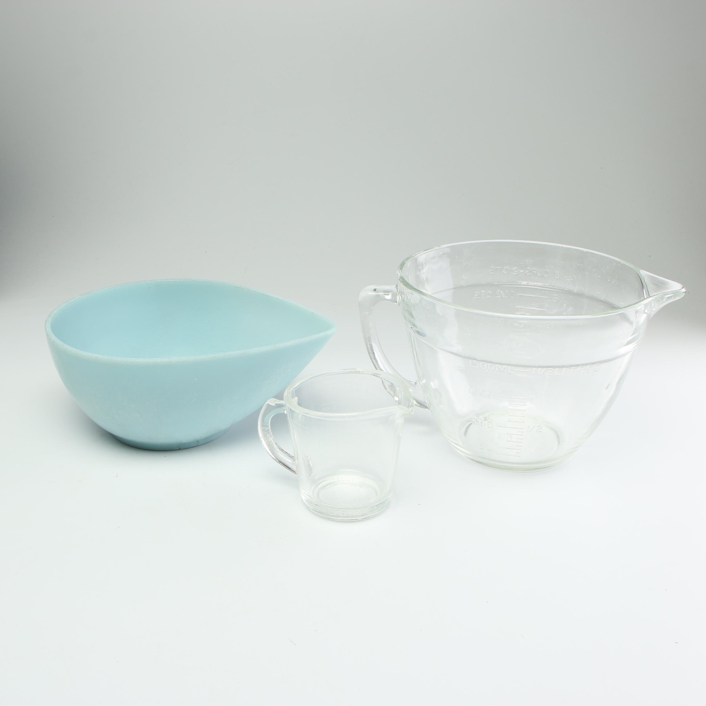 FireKing and Pyrex Mixing Bowls and Kitchen Goods EBTH