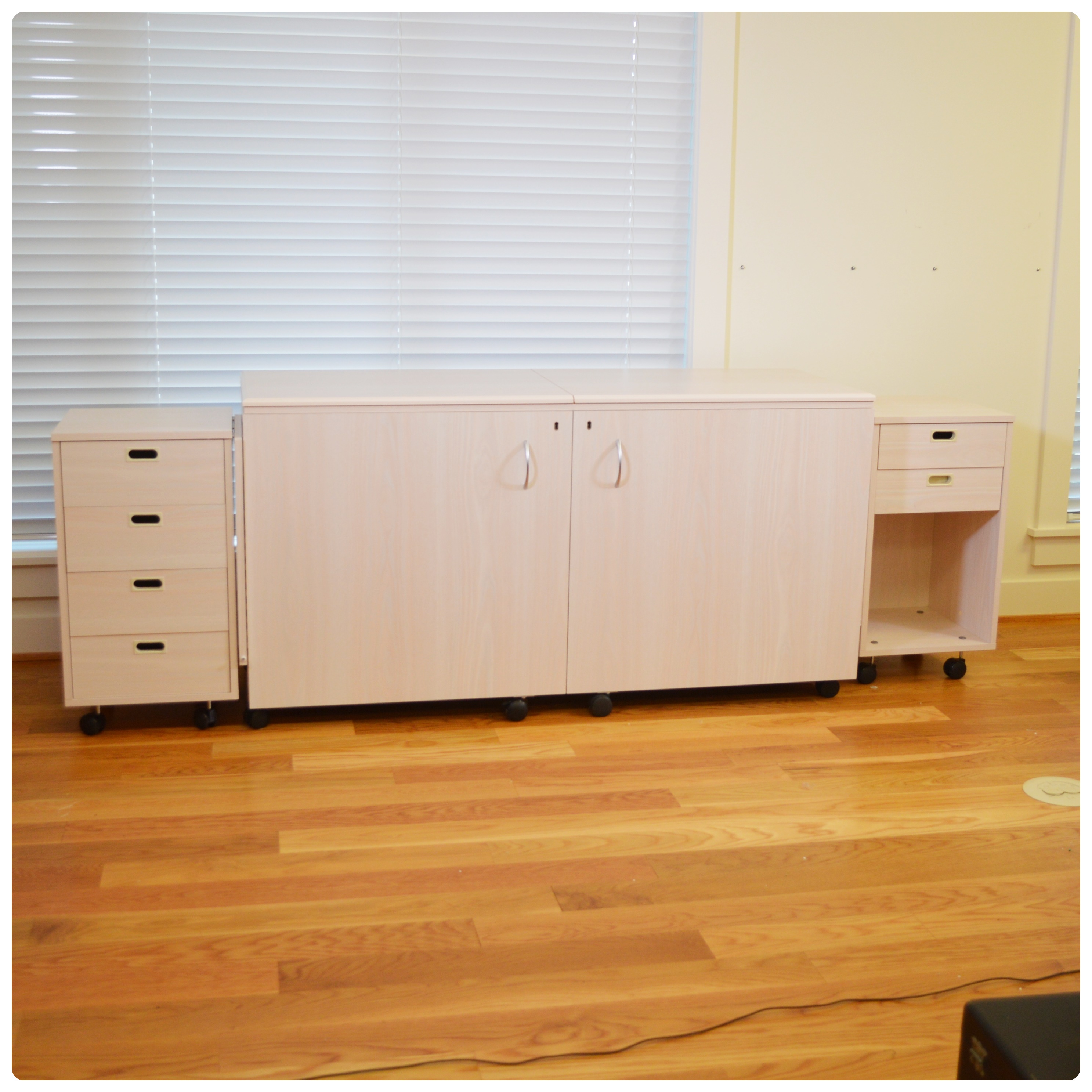 Koala Australian Sewing Station with Storage Caddies EBTH