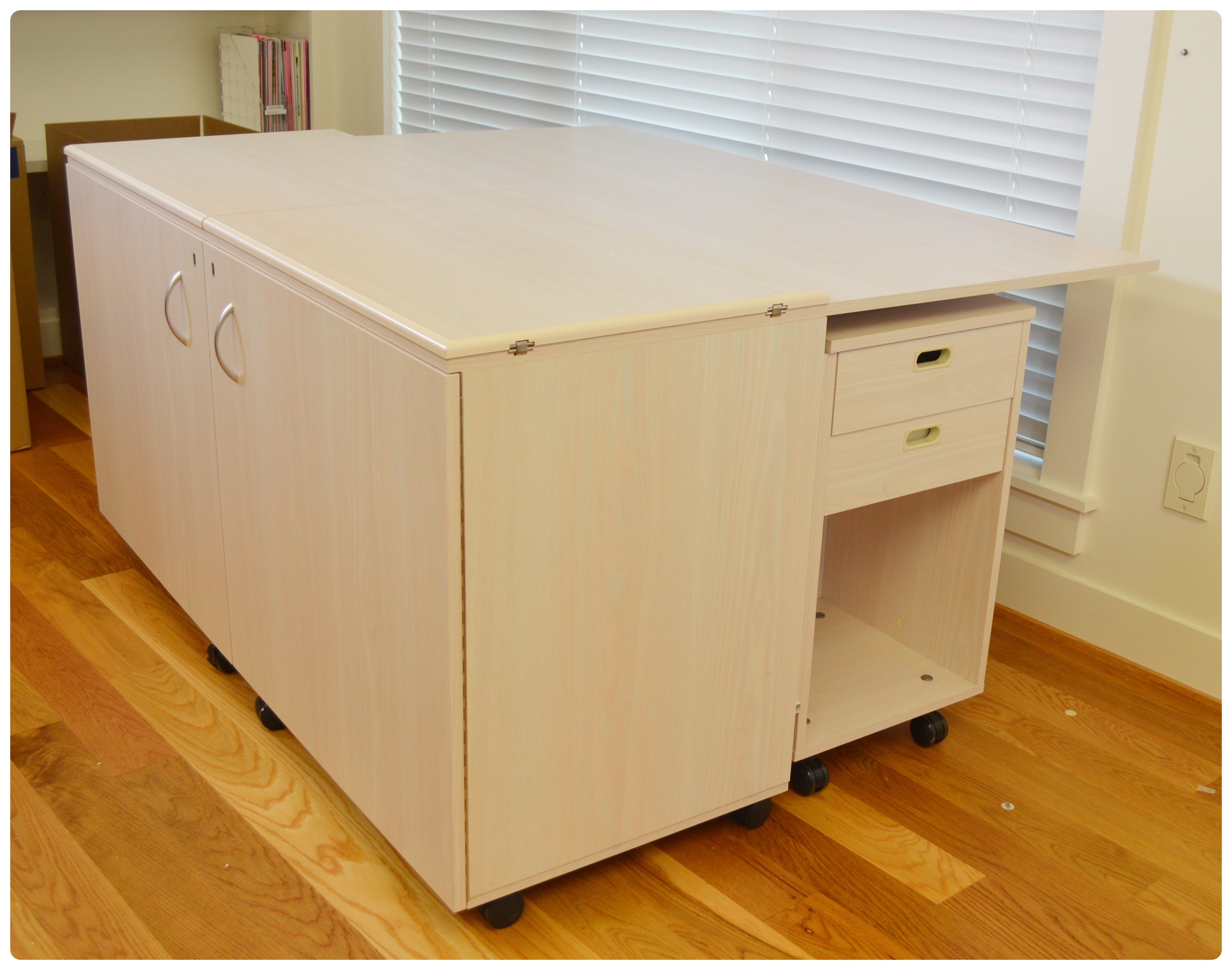 Koala Australian Sewing Station with Storage Caddies EBTH