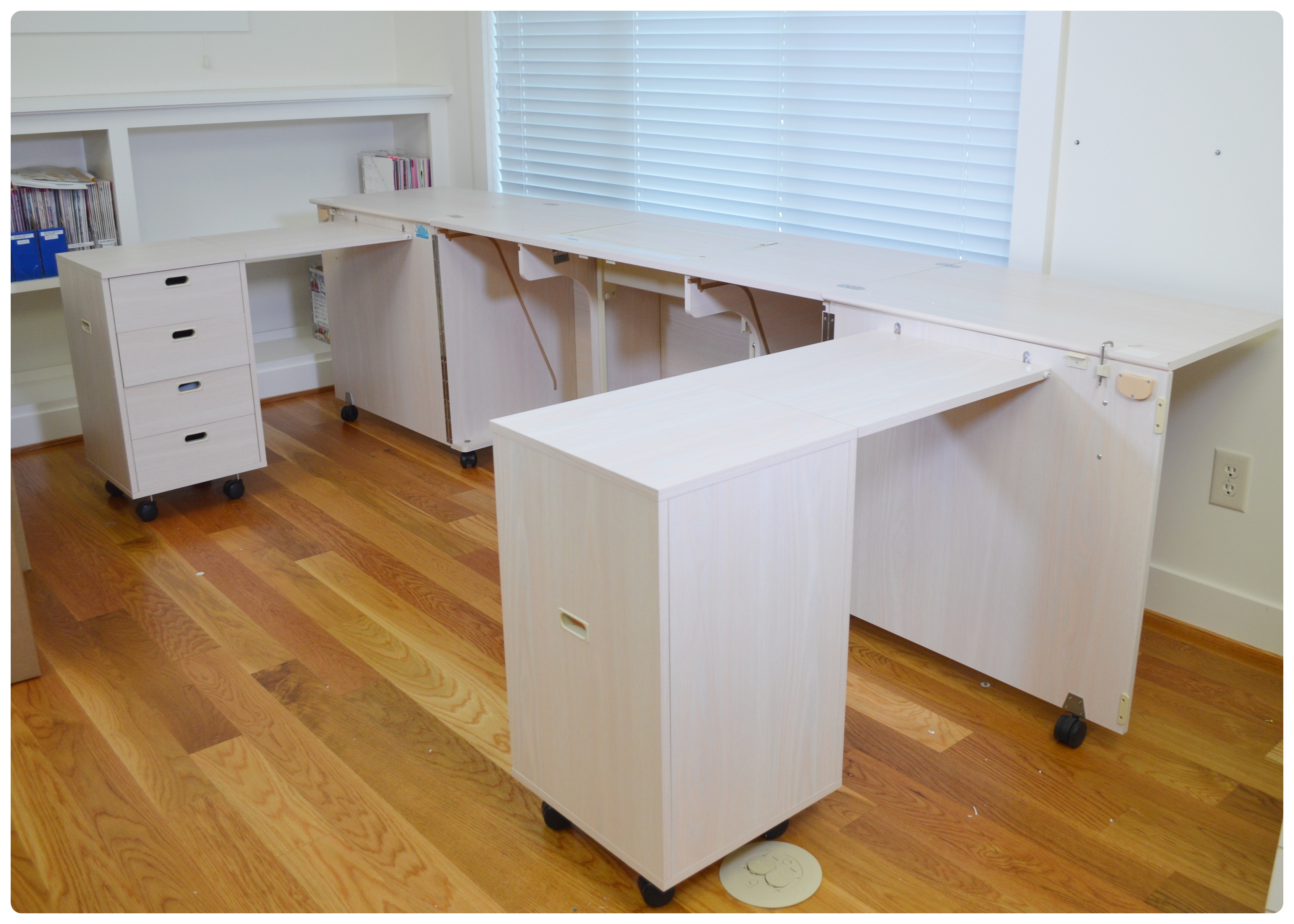 Koala Australian Sewing Station with Storage Caddies EBTH