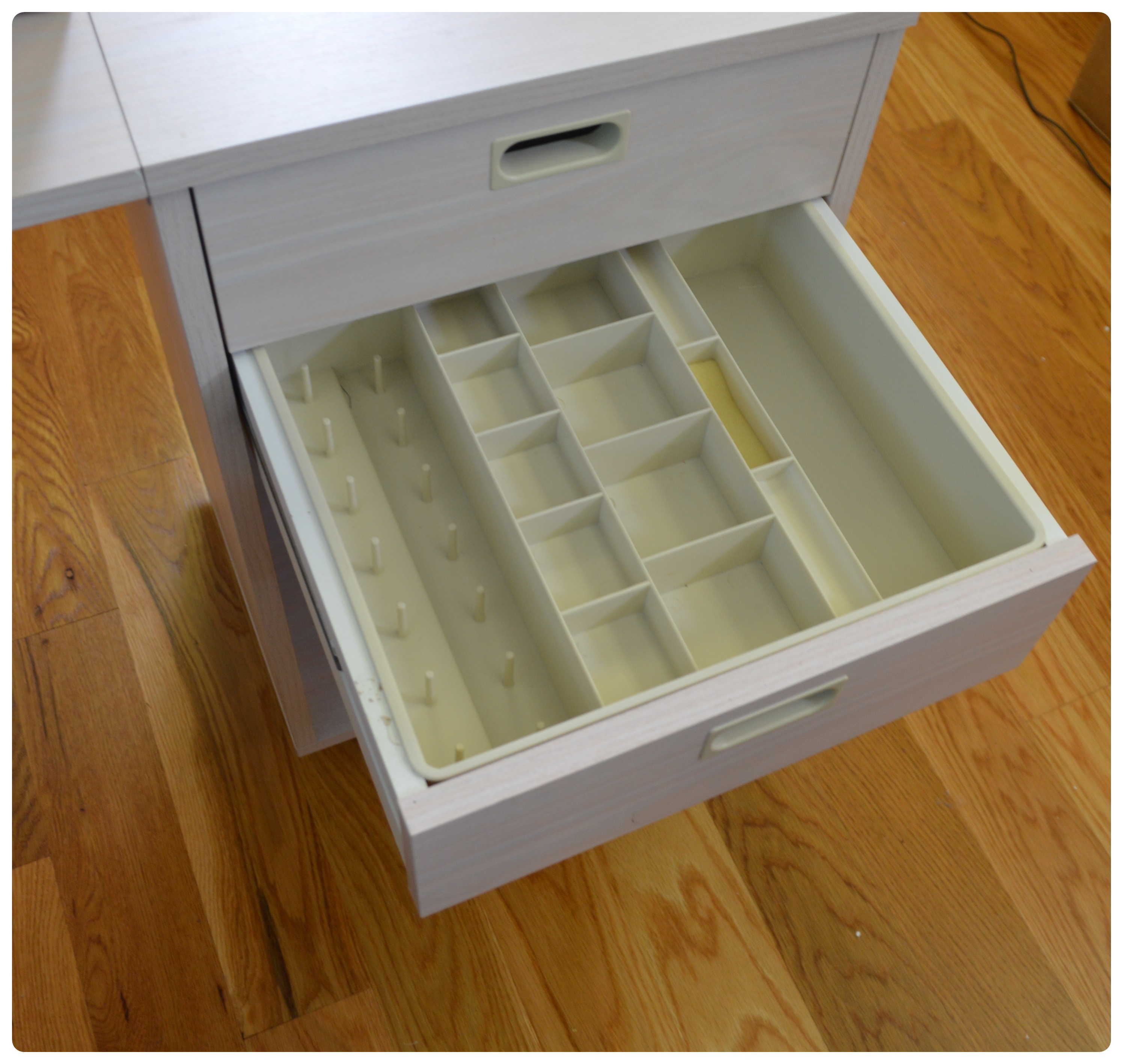 Koala Australian Sewing Station with Storage Caddies EBTH