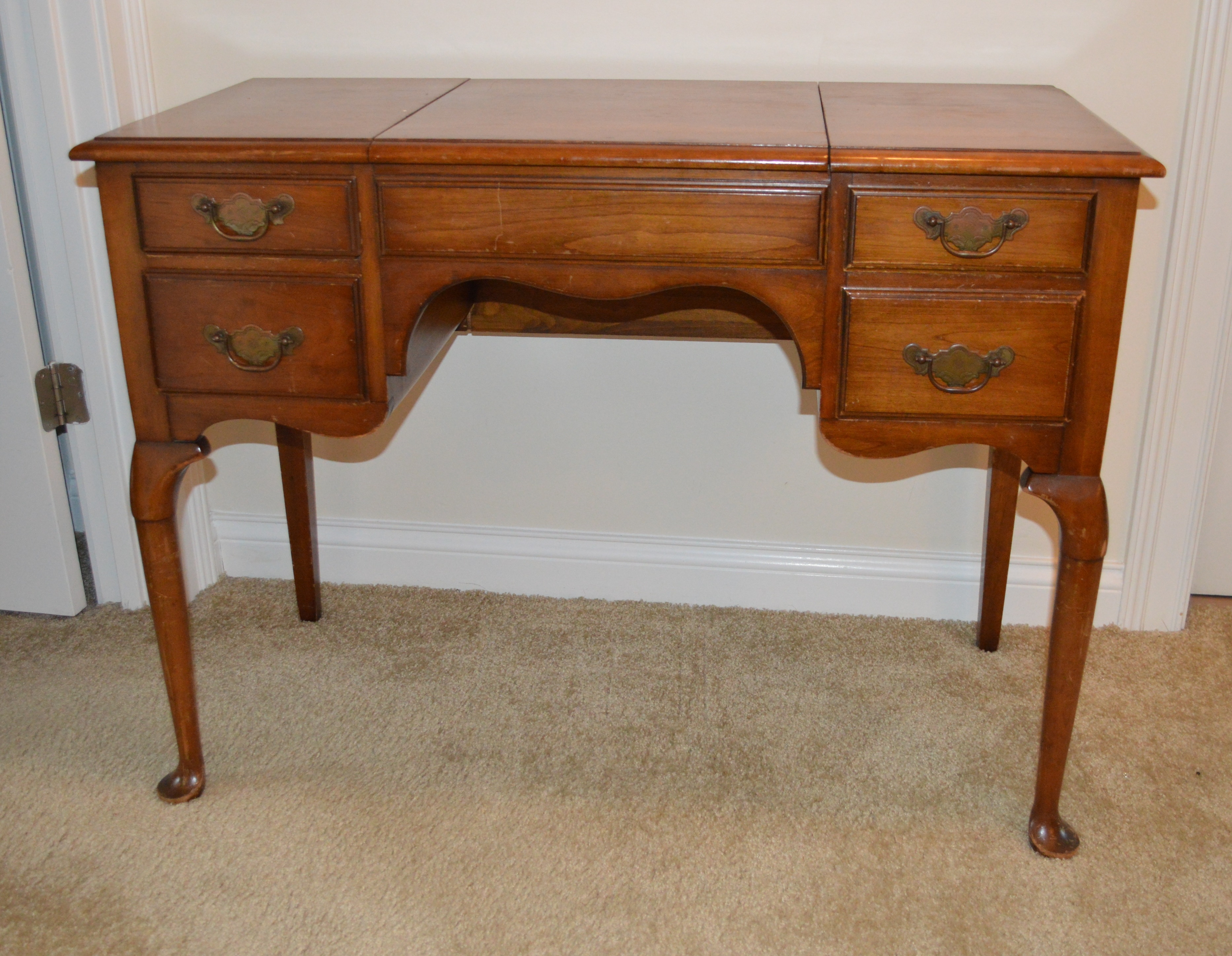 Queen Anne Style Mahogany Vanity Table and Chair, 20th Century EBTH