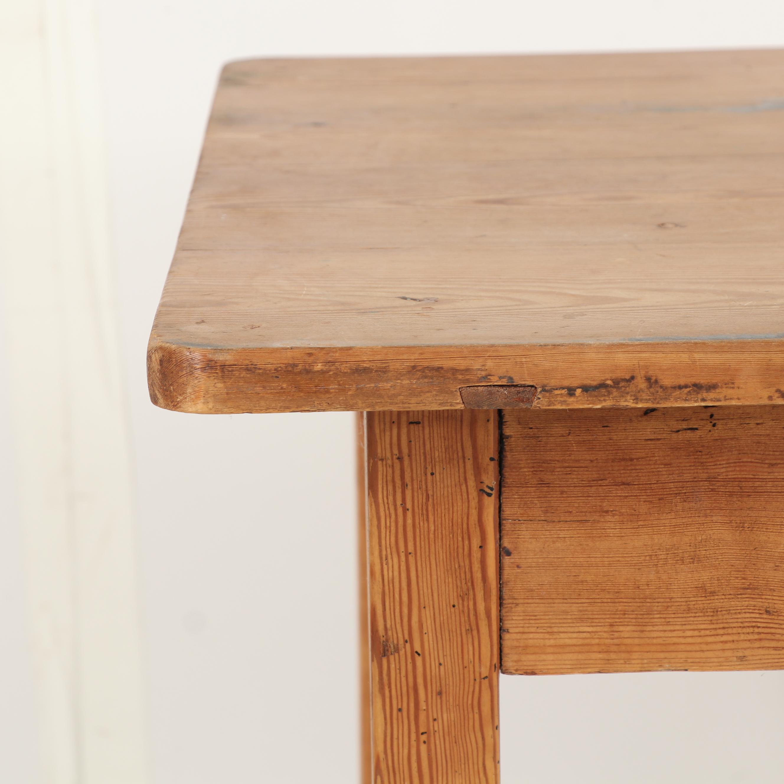 Knotty Pine Kitchen Table, Late 20th Century EBTH