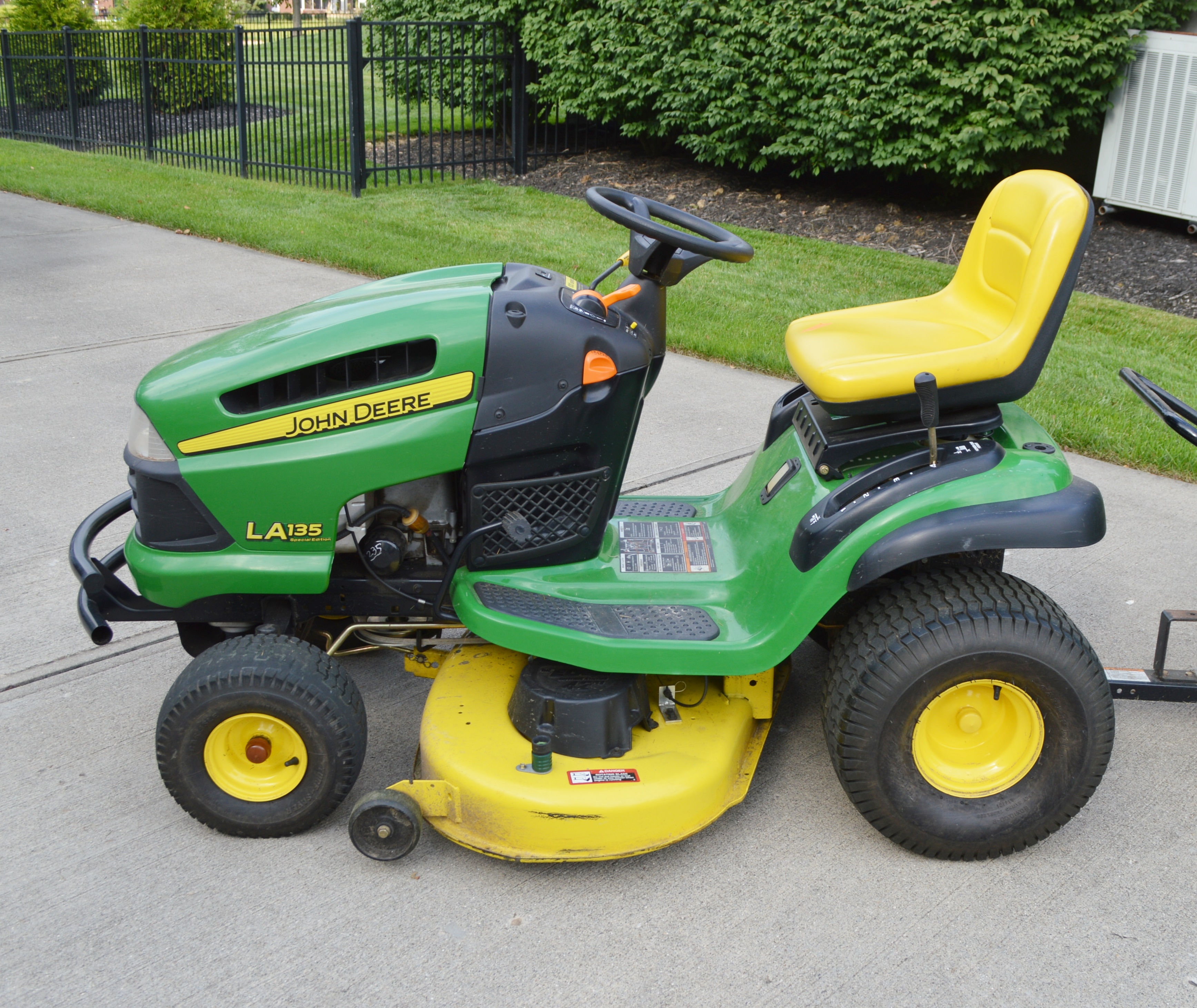 John Deere Hydrostatic Gas Lawn Tractor, LA135 with Dump Trailer, 8Y EBTH