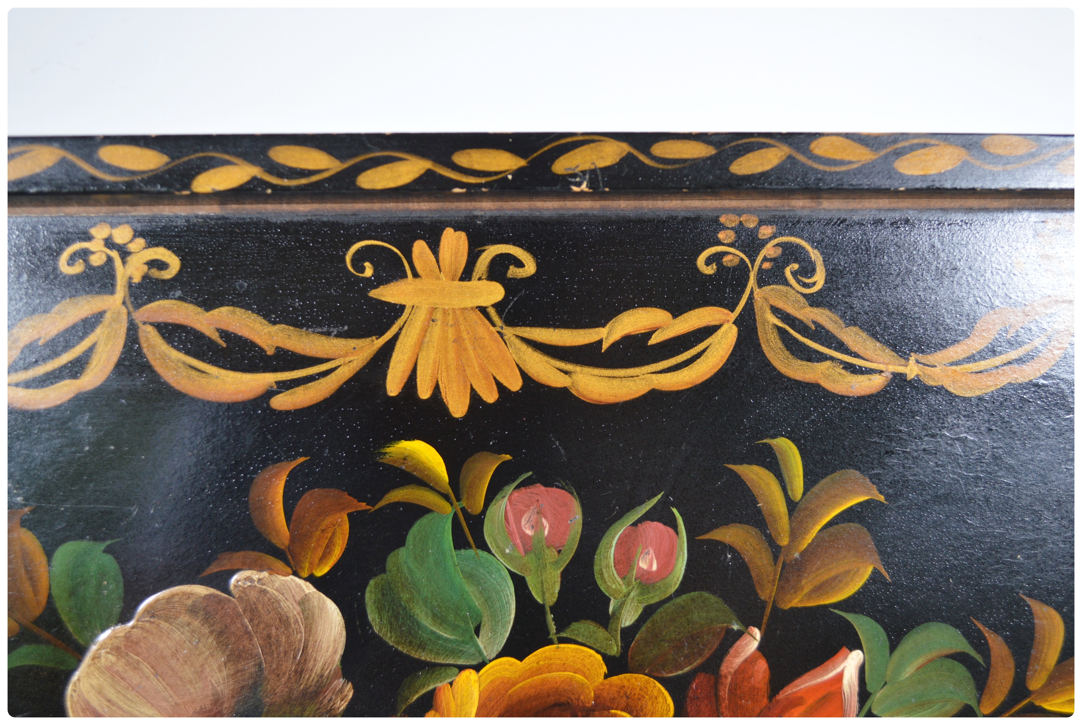 Tole Style Hand Painted Wooden Tray With Floral Motif Early 20th   DSC 0332.JPG