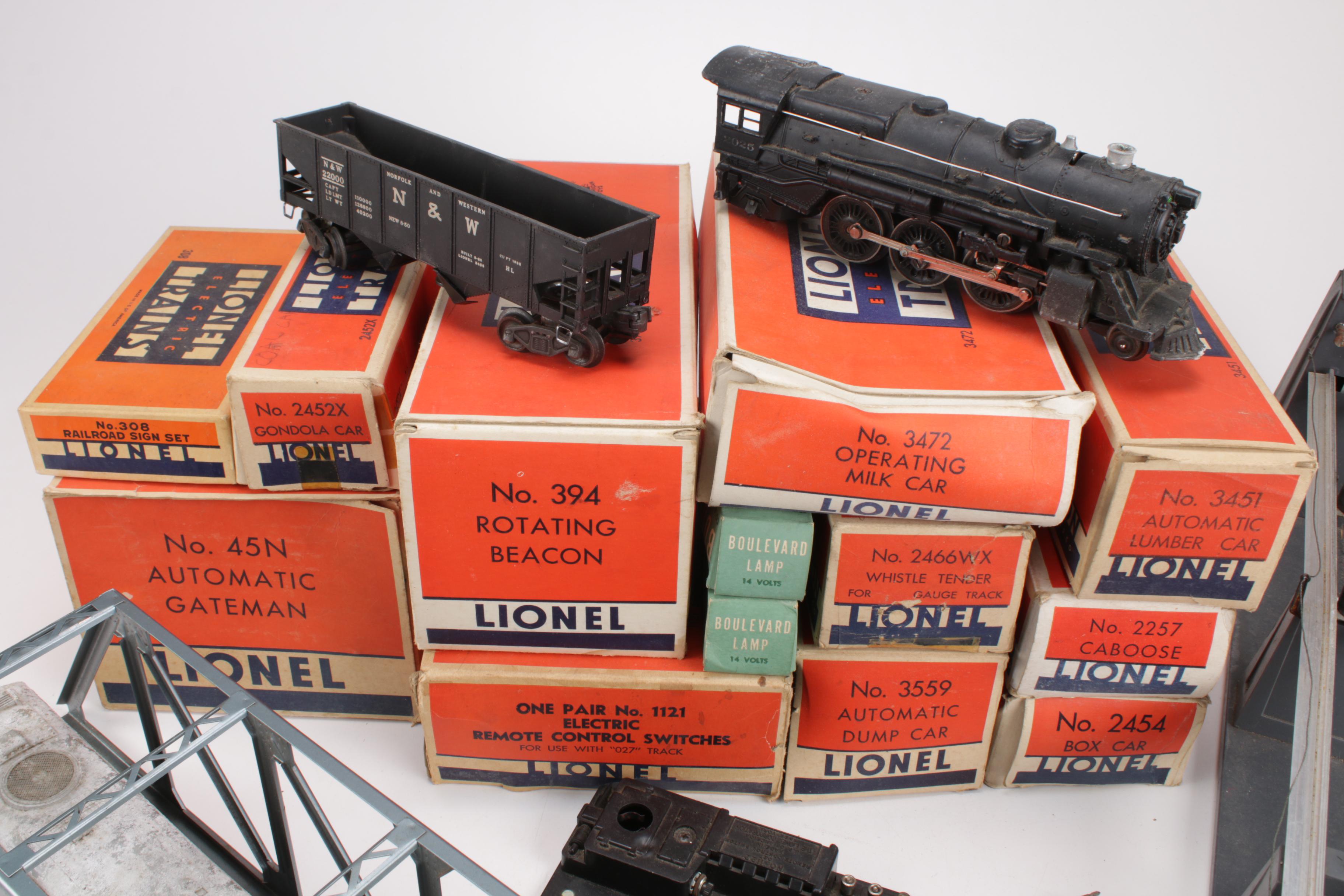 Lionel OGauge Train Set with 027 Track and Accessories, circa 1946 EBTH