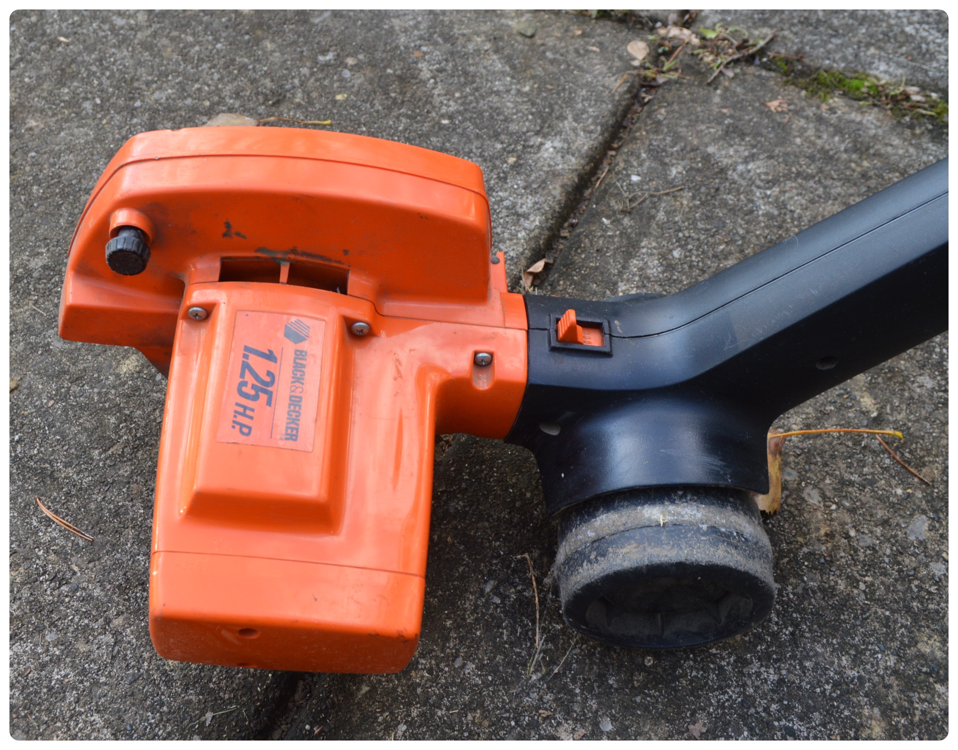 STIHL Gas Trimmer FS36 with Black+Decker Electric Edger 8224 EBTH