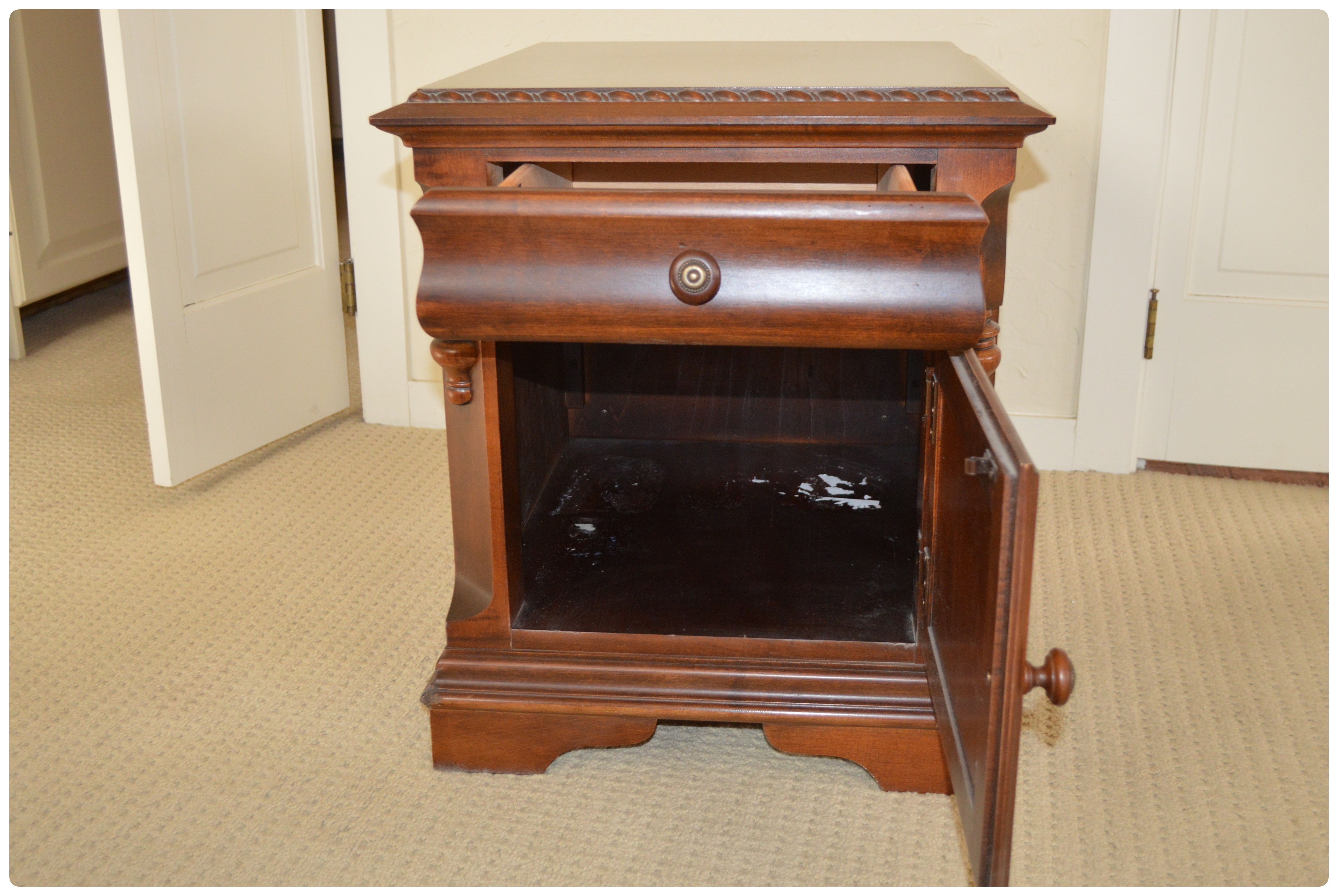 Broyhill End Table with Rear Magazine Holder, Late 20th Century EBTH