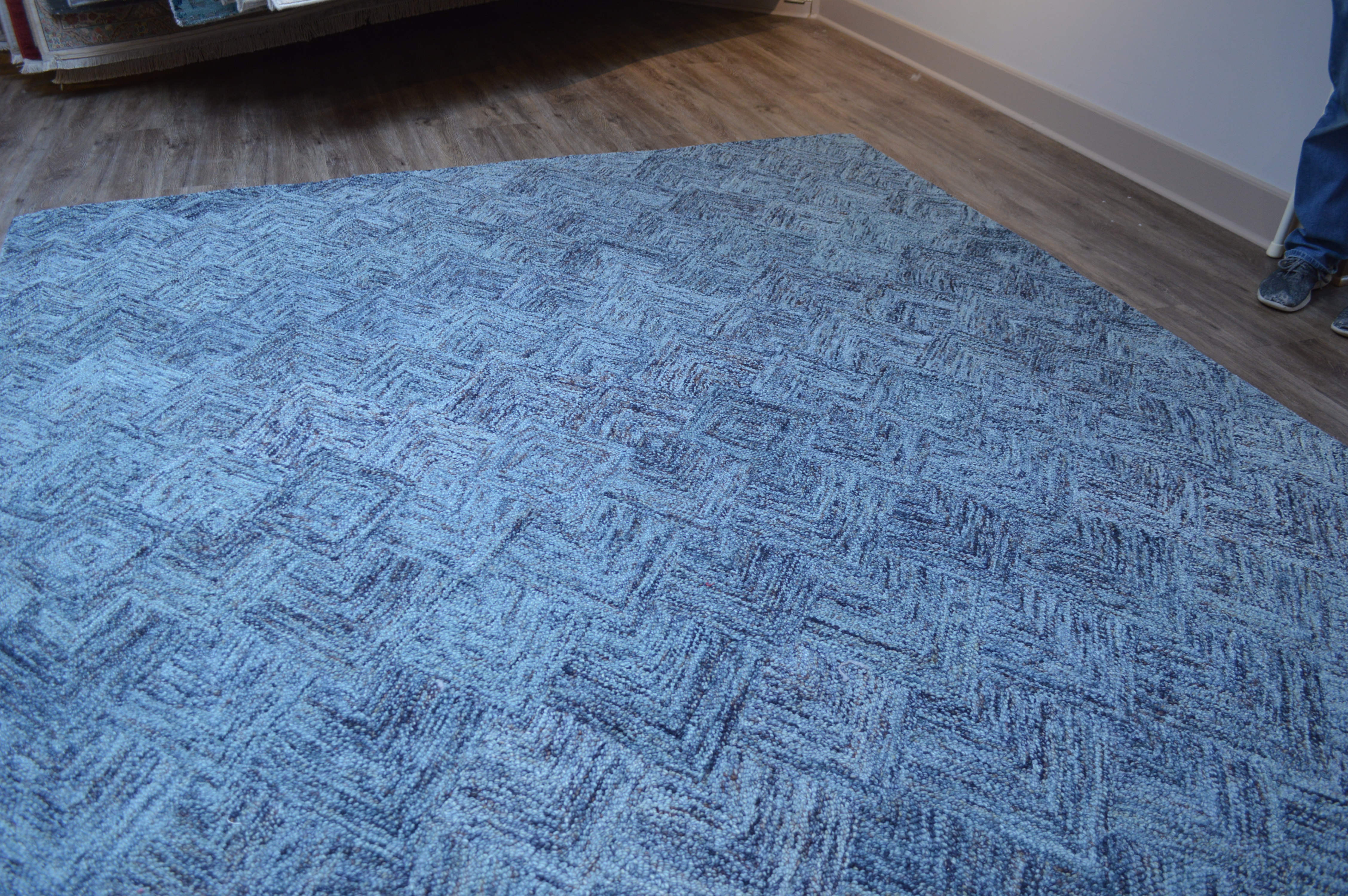 8' x 10' Tufted Indian Wool Area Rug from The Rug Gallery EBTH