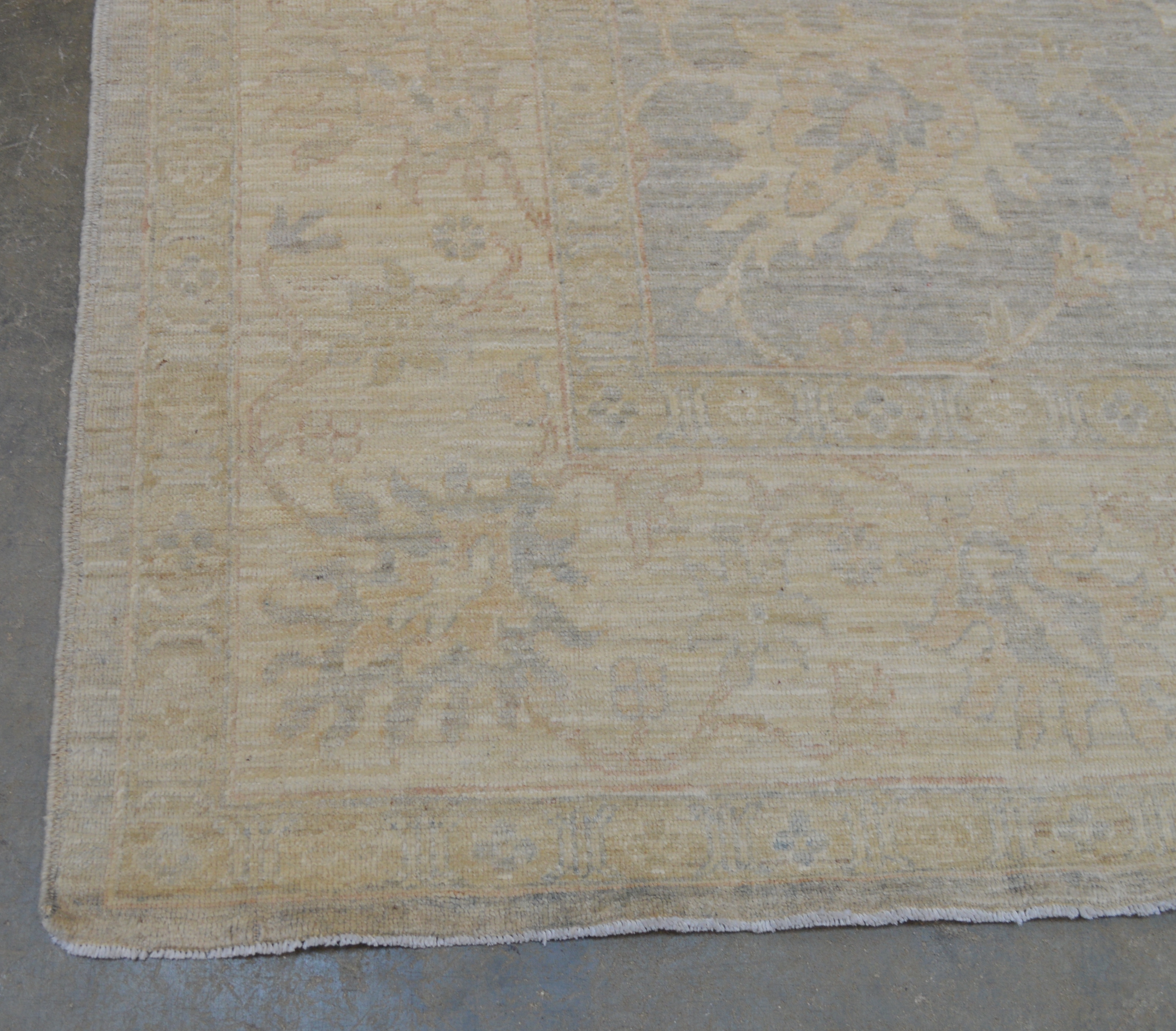 9' x 12' HandKnotted Pakistani Wool Rug from The Rug Gallery EBTH