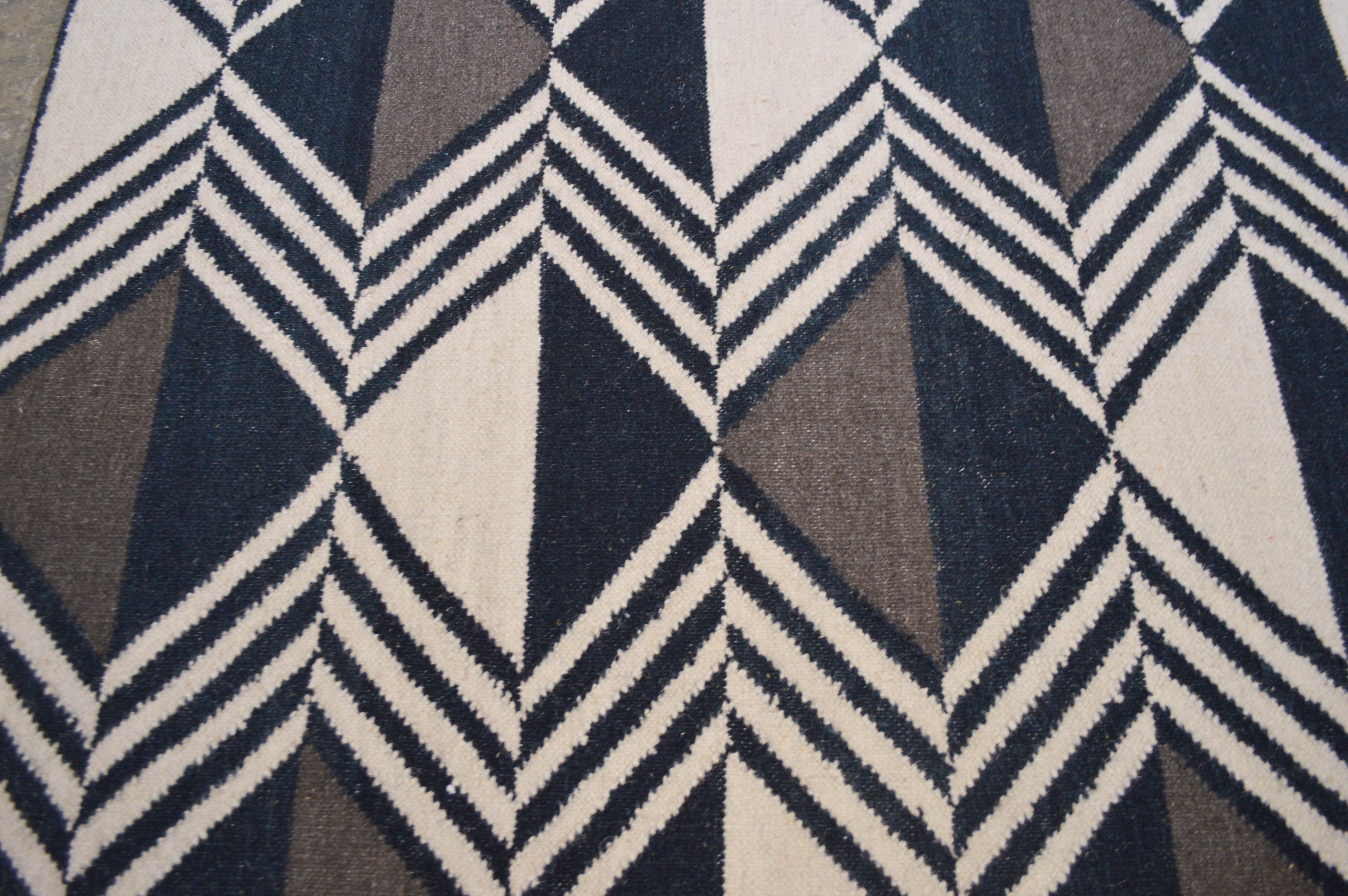 5' x 8' Handwoven Indian Wool Area Rug from The Rug Gallery EBTH