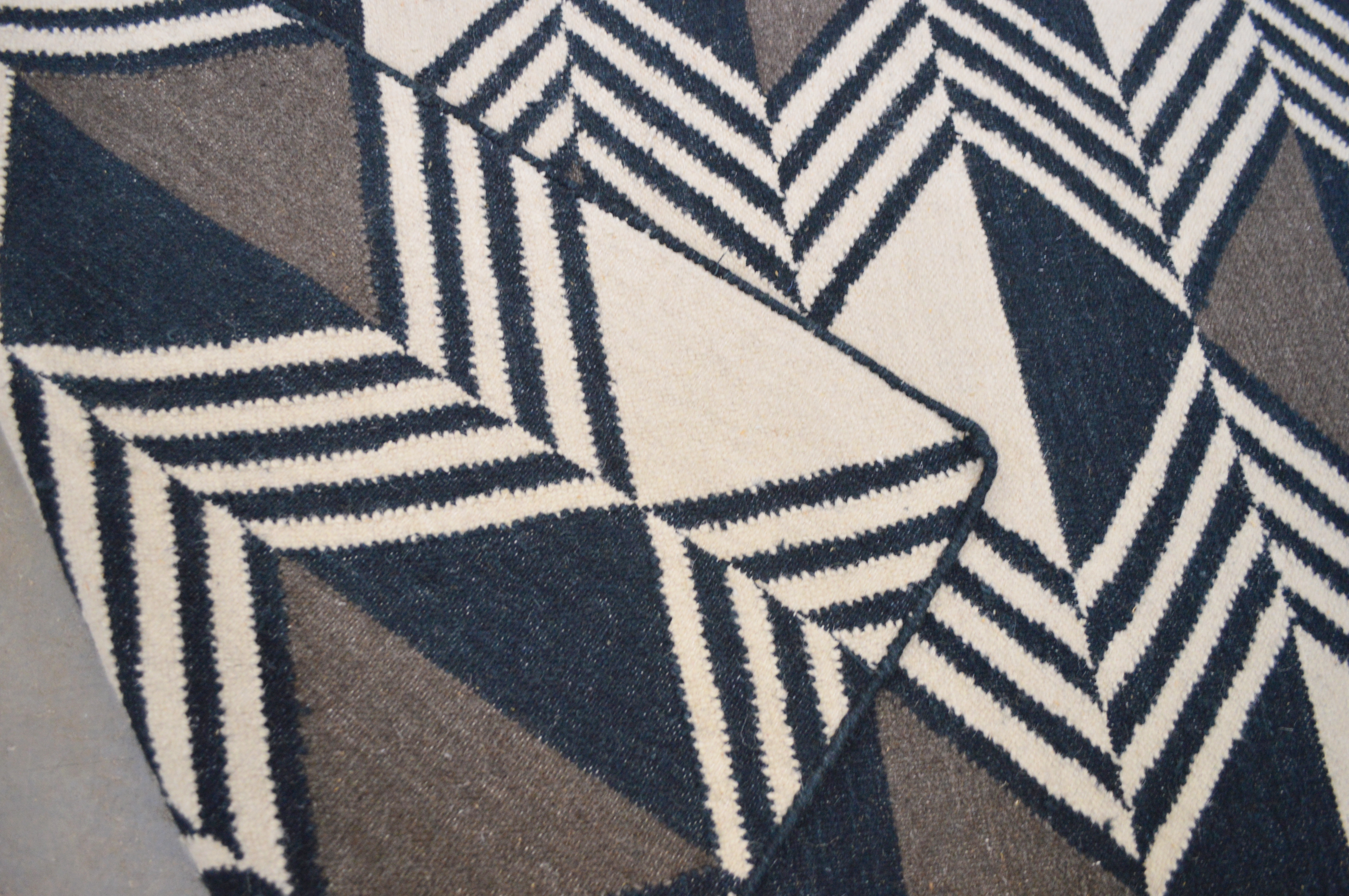 5' x 8' Handwoven Indian Wool Area Rug from The Rug Gallery EBTH