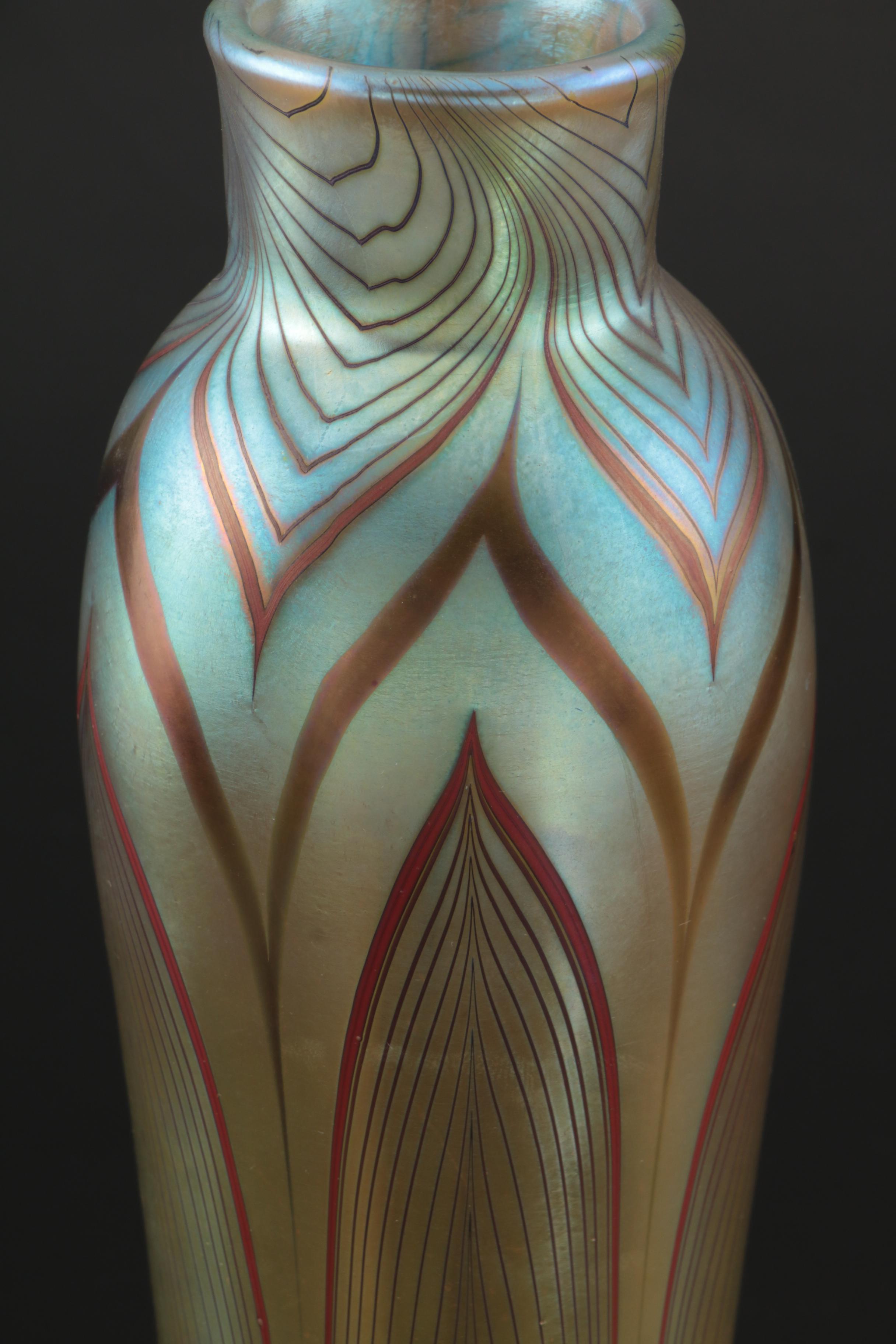 Lundberg Studios Gold Iridescent "Pulled Feather" Art Glass Vase, 1978