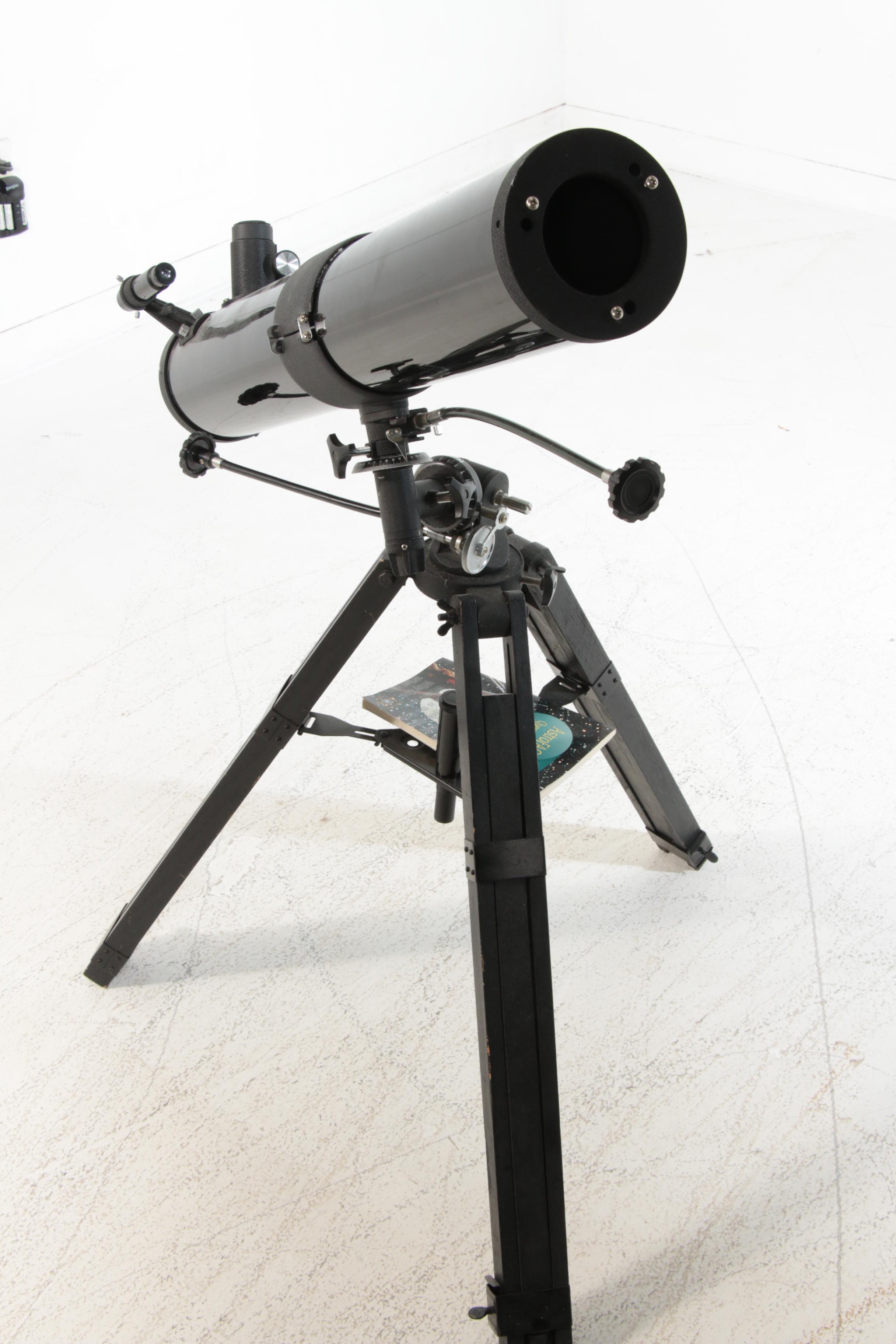 Celestron 4 1/2" (114mm) Newtonian Telescope 910mm ƒ EBTH