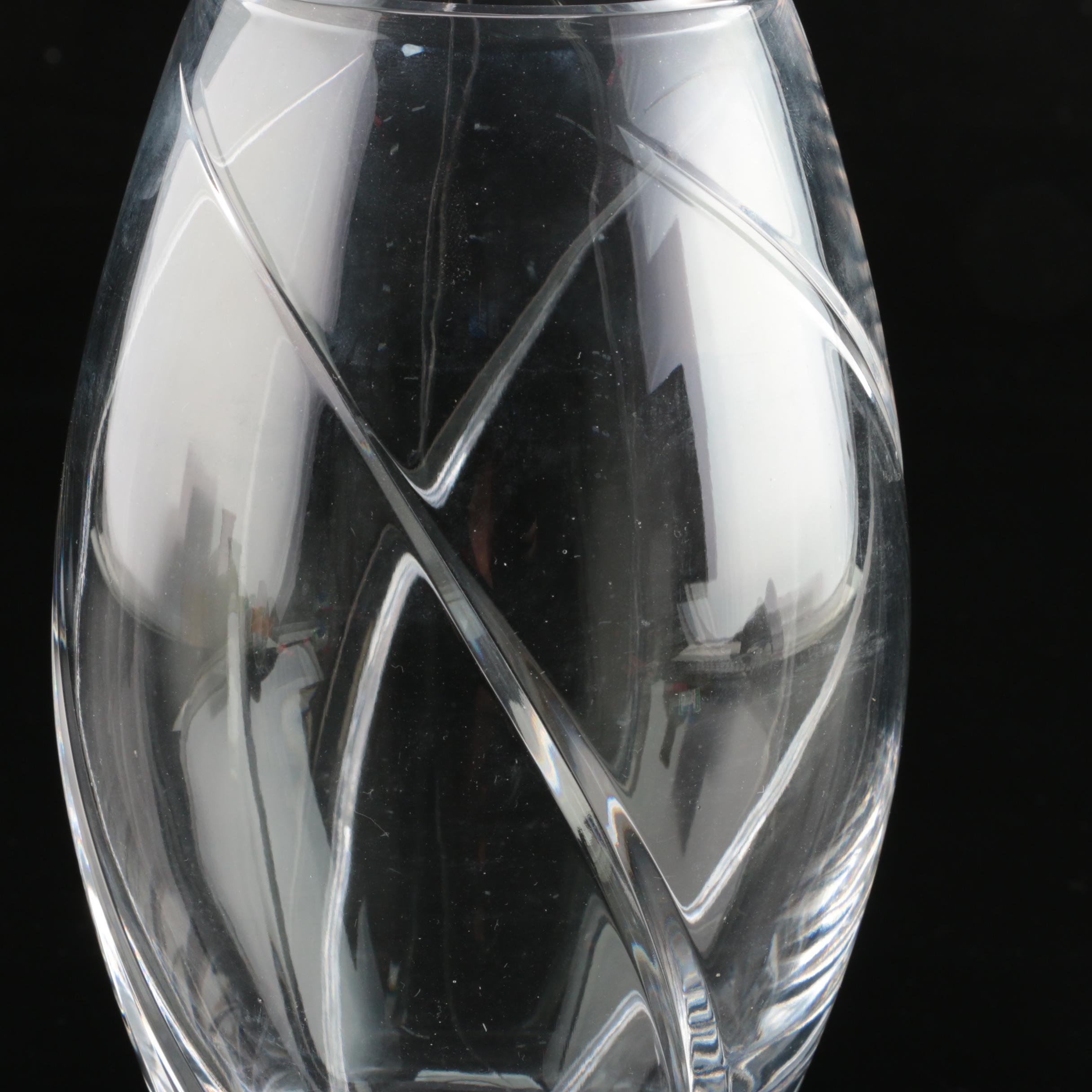 Tiffany & Co. "Swirl Optic" Crystal Flower Vase | EBTH