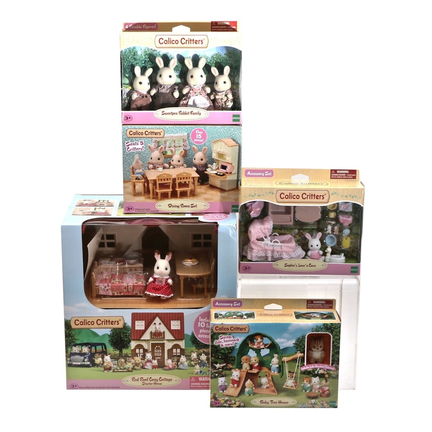 Calico Critters Starter Home With Furniture Figurines And