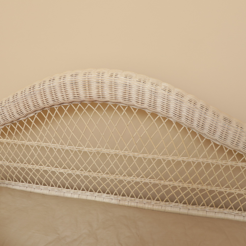 White Wicker Daybed and Trundle EBTH