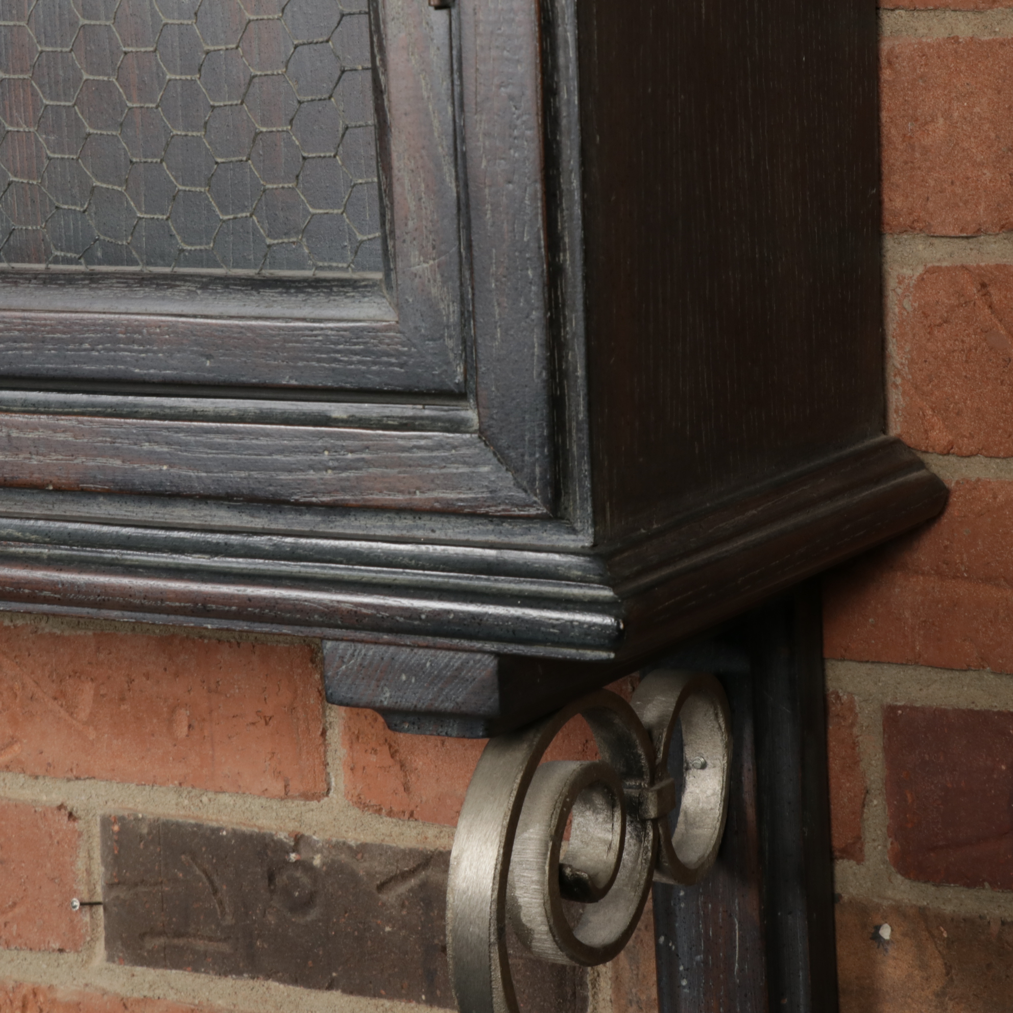 Wood and Mesh Distressed Wall EBTH