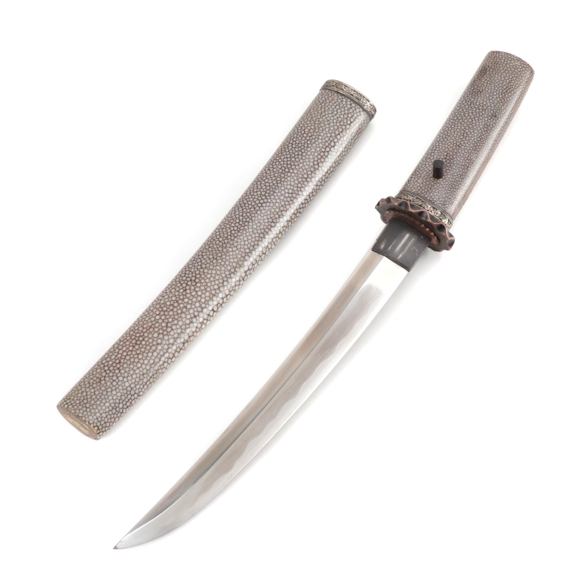Japanese Tantō Dagger with Laquered Shagreen Grip and Scabbard | EBTH