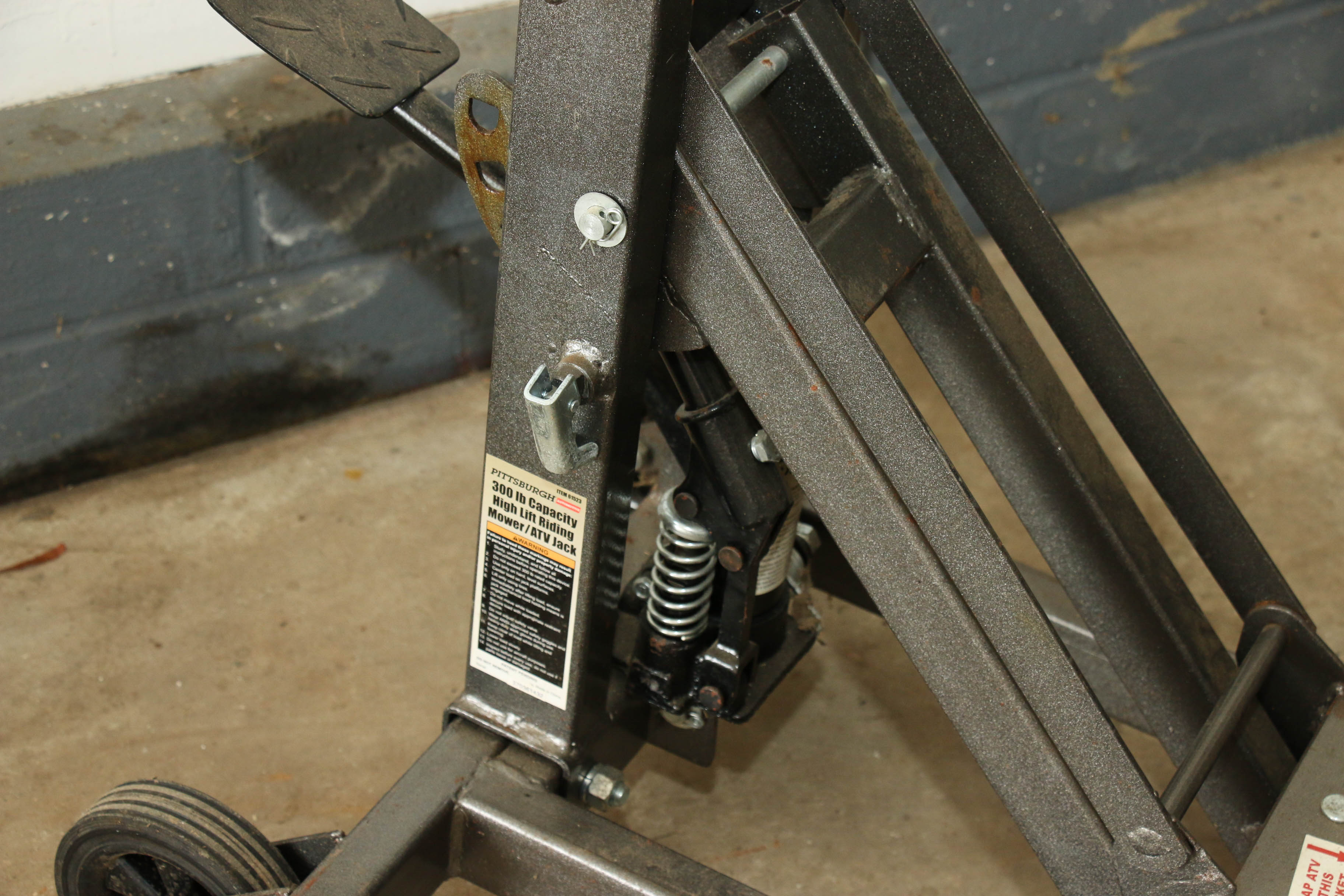 Pittsburgh 300 lb. Capacity High Lift Riding Mower/ATV Jack EBTH