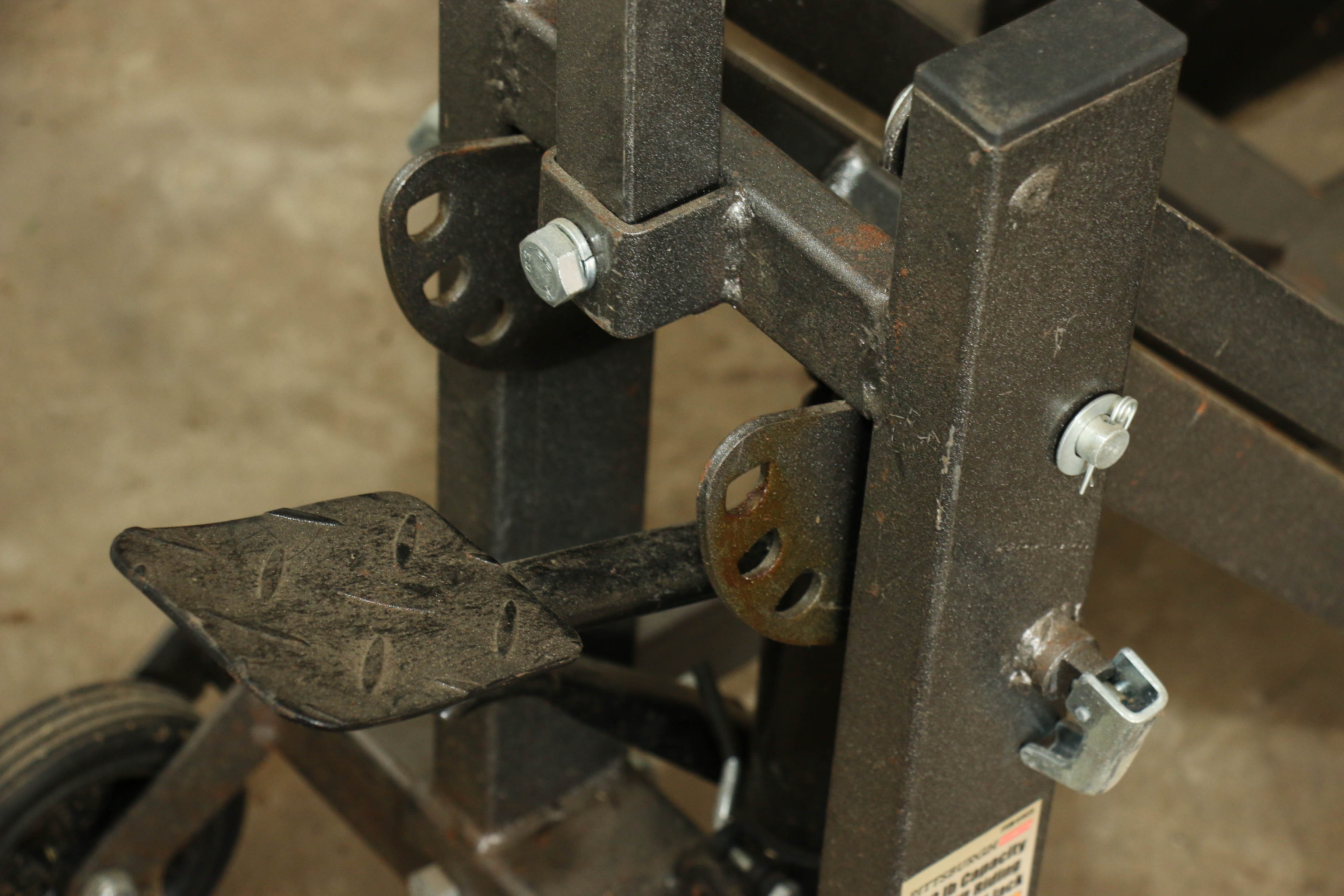 Pittsburgh 300 lb. Capacity High Lift Riding Mower/ATV Jack EBTH