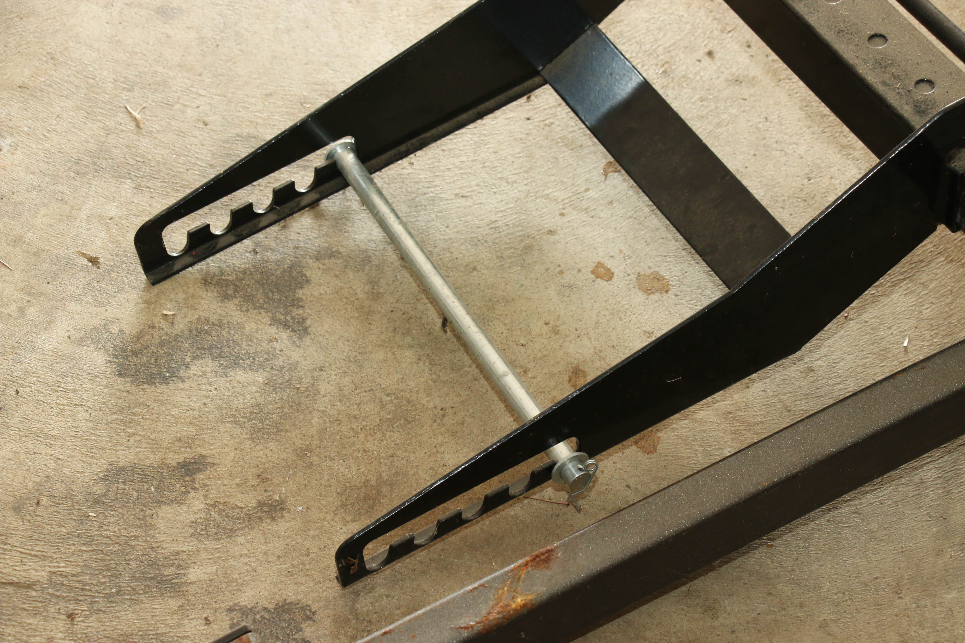 Pittsburgh 300 lb. Capacity High Lift Riding Mower/ATV Jack EBTH