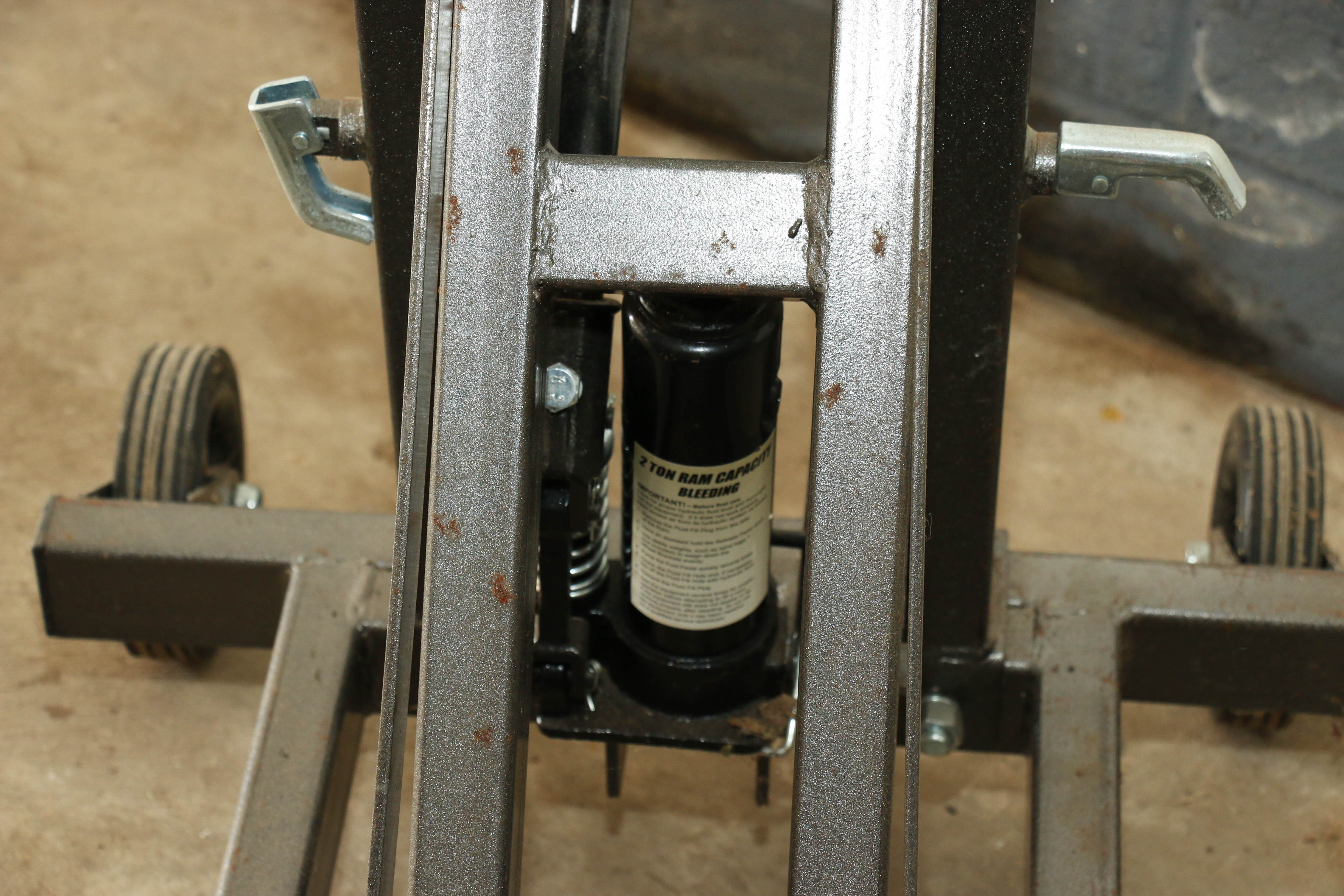 Pittsburgh 300 lb. Capacity High Lift Riding Mower/ATV Jack EBTH