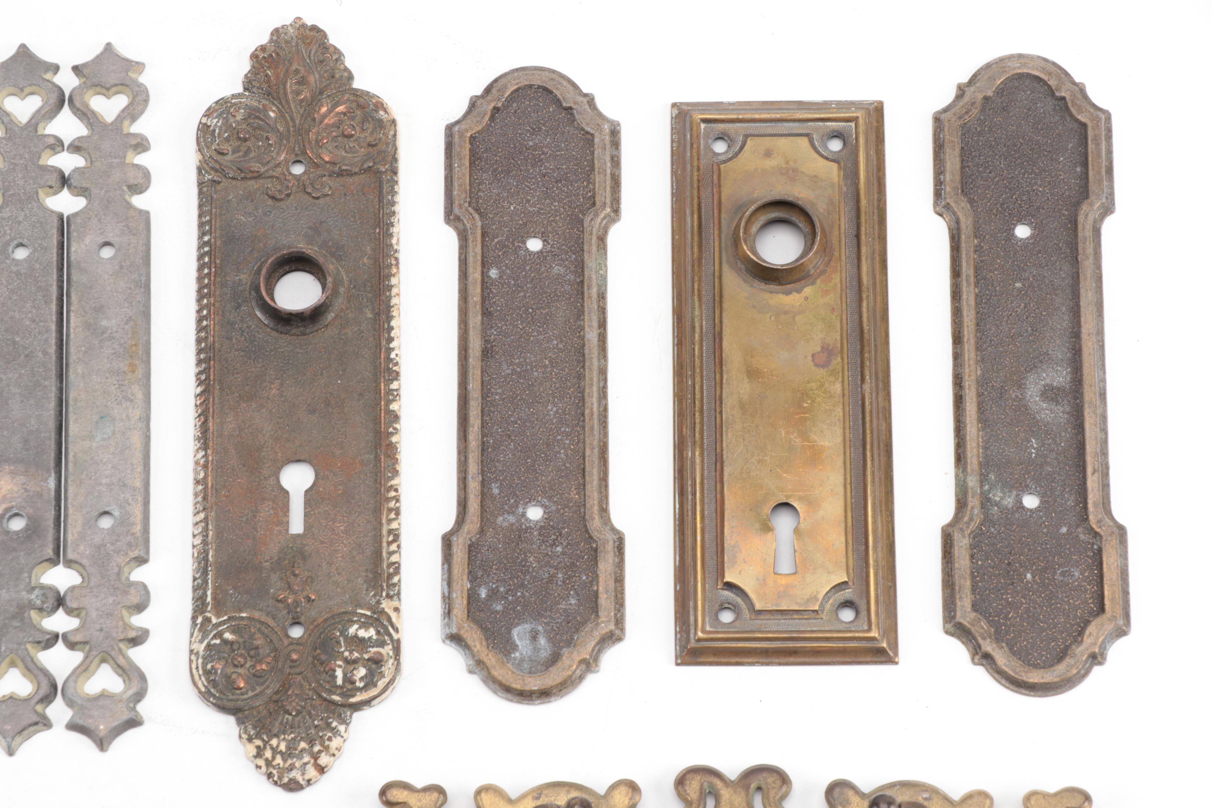 Brass Hardware For Houses And Furniture 19th And 20th Century EBTH   1584464410527 01734e8598cff761394425ca3c04e7c51646140e502e14b49162e046738fa6d4.JPG