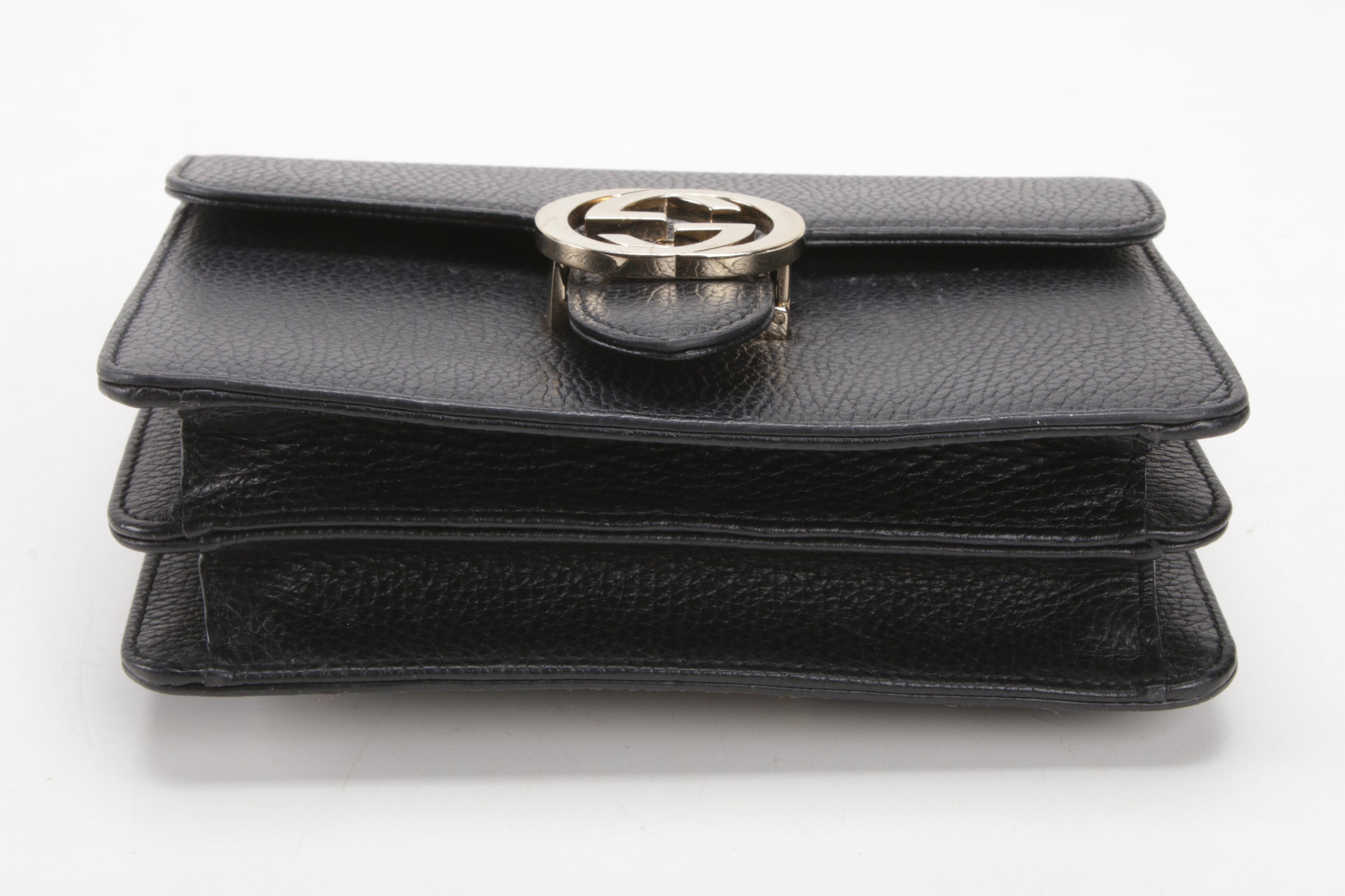 Gucci Marmont Interlocking GG Crossbody Bag in Black Textured Leather