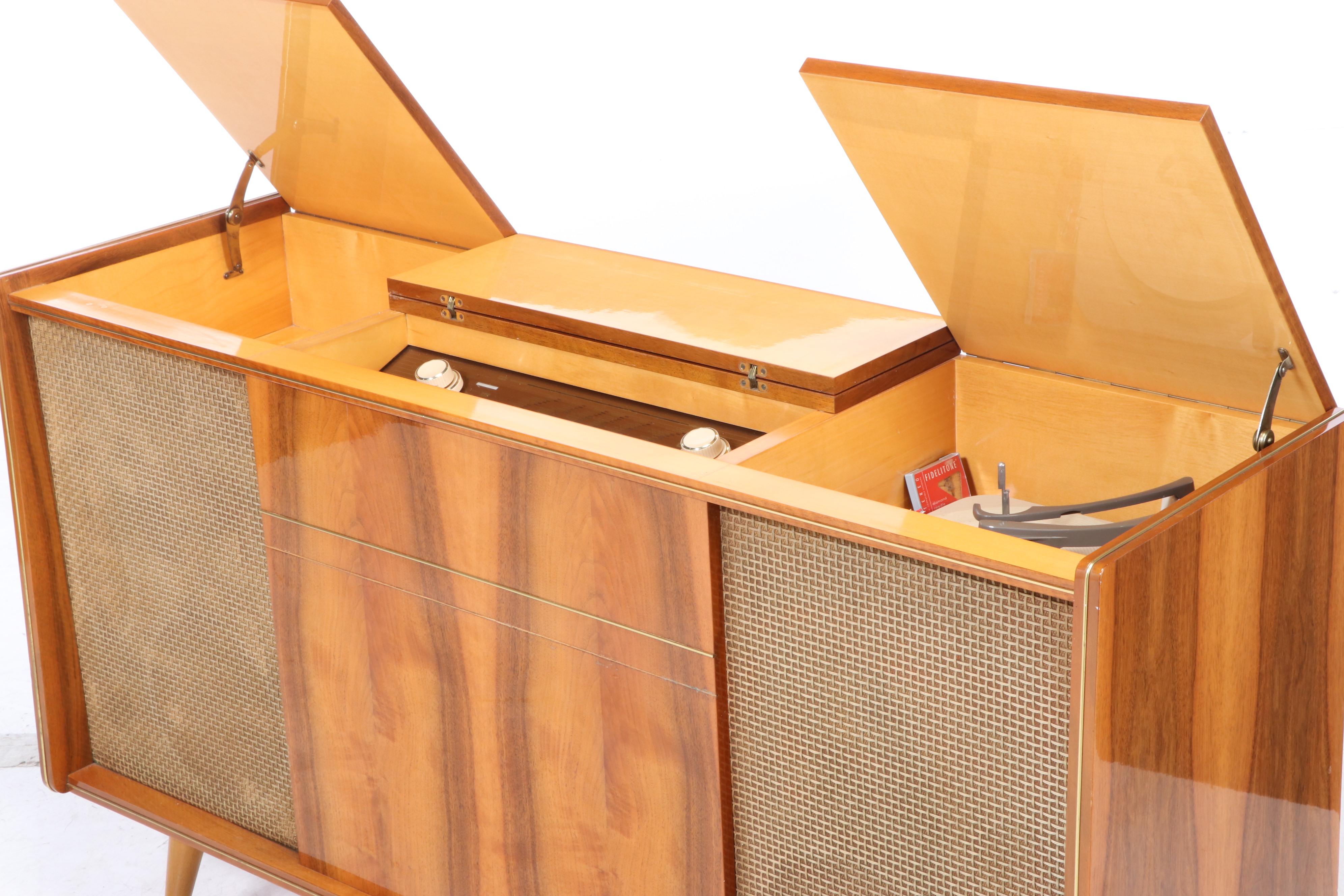 Telefunken "RadioPhonoConsole 1212" in Mid Century Modern Walnut