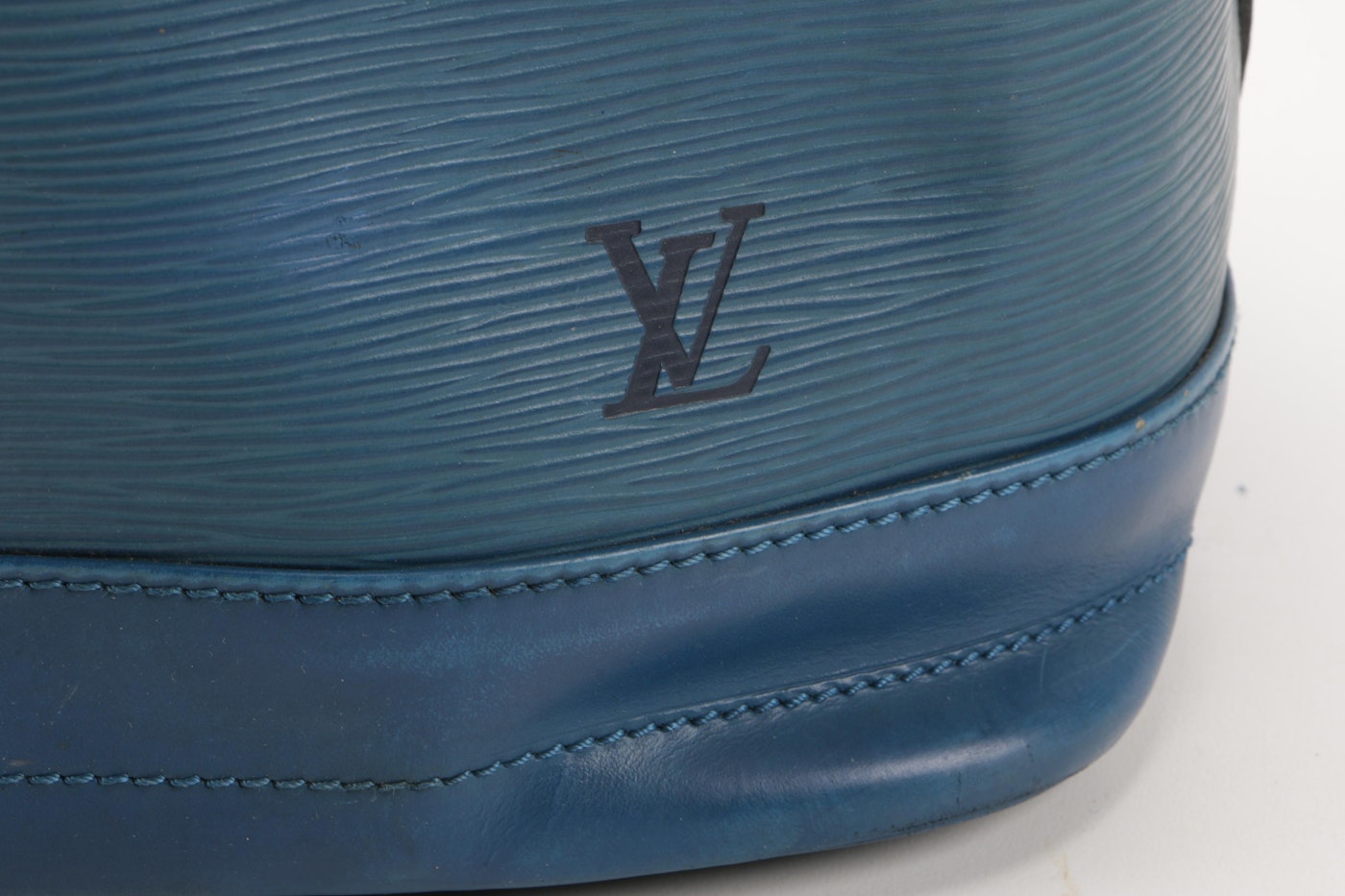 Louis Vuitton Noé Drawstring Bag in Blue Epi Leather | EBTH