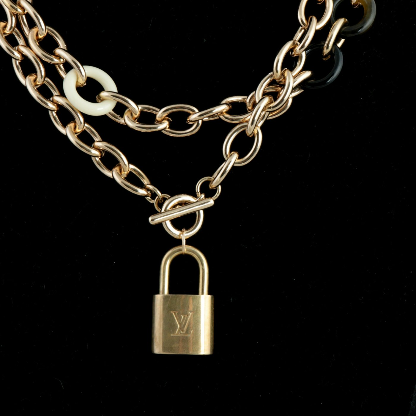 Louis Vuitton Short Chain Strap Gold 376166