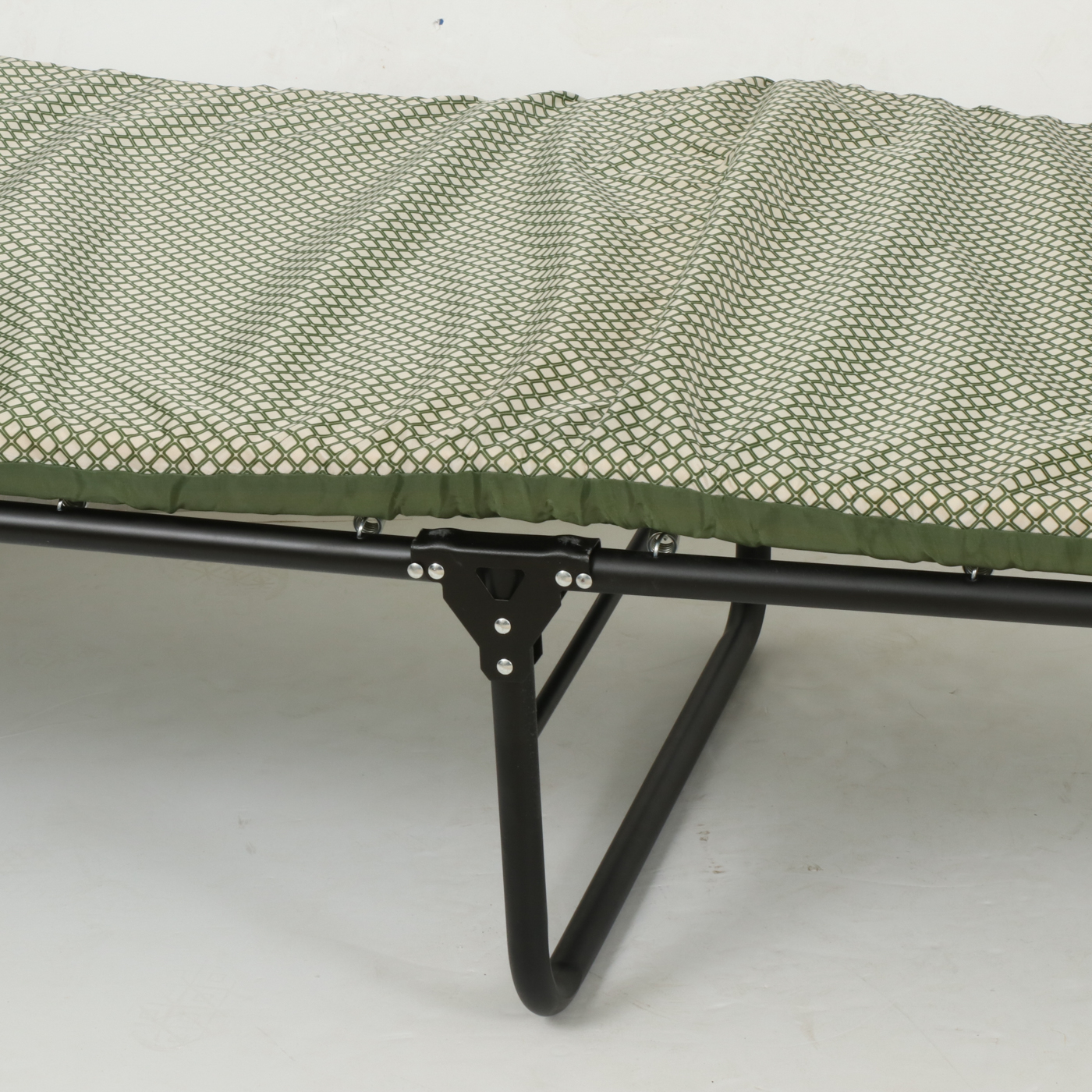 Coleman Ridgeline III Spring Mounted Steel Folding Cot With Mattress   IMG 0315 