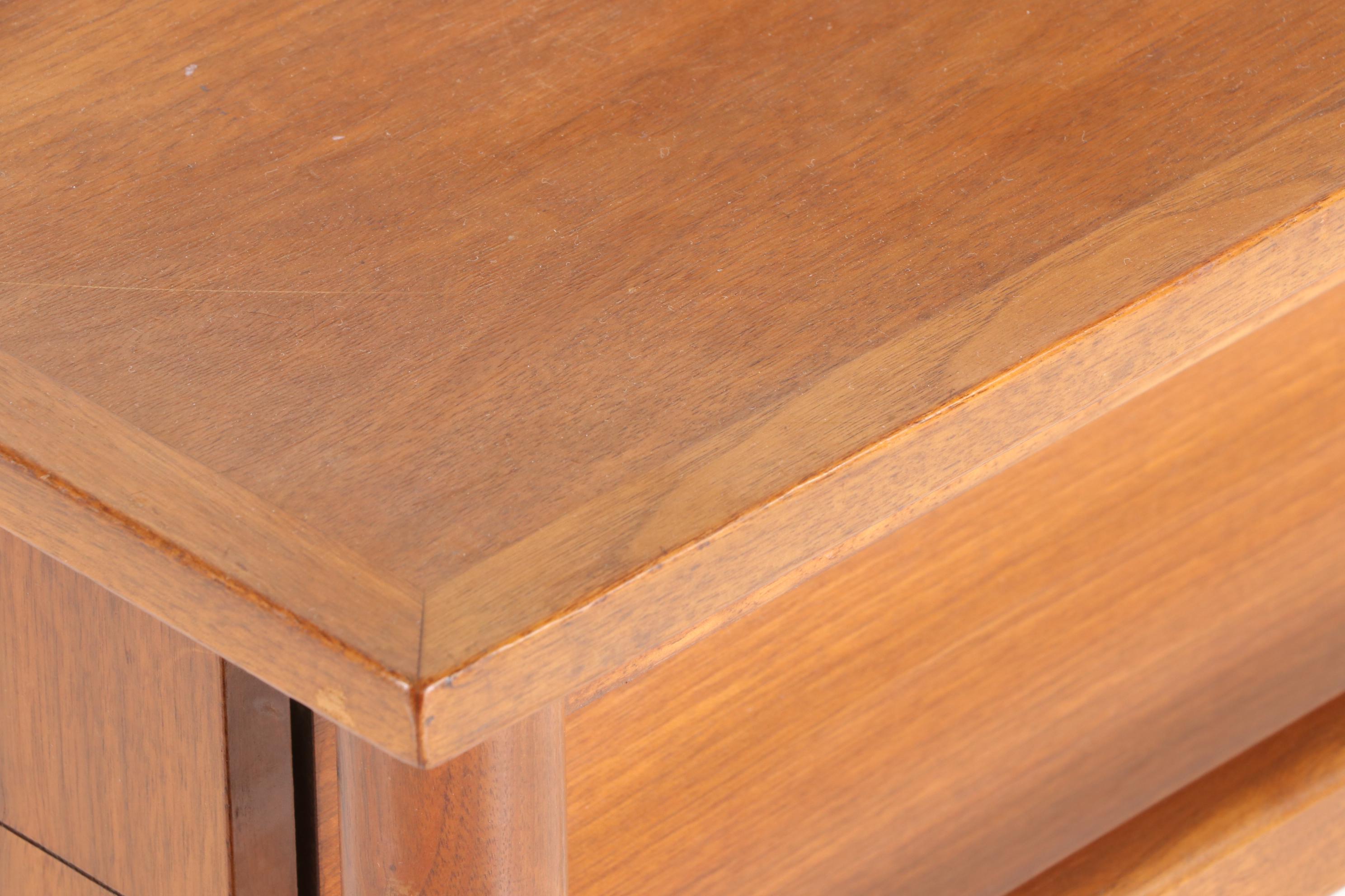 Pair of Hekman Mid Century Modern Walnut Side Tables EBTH