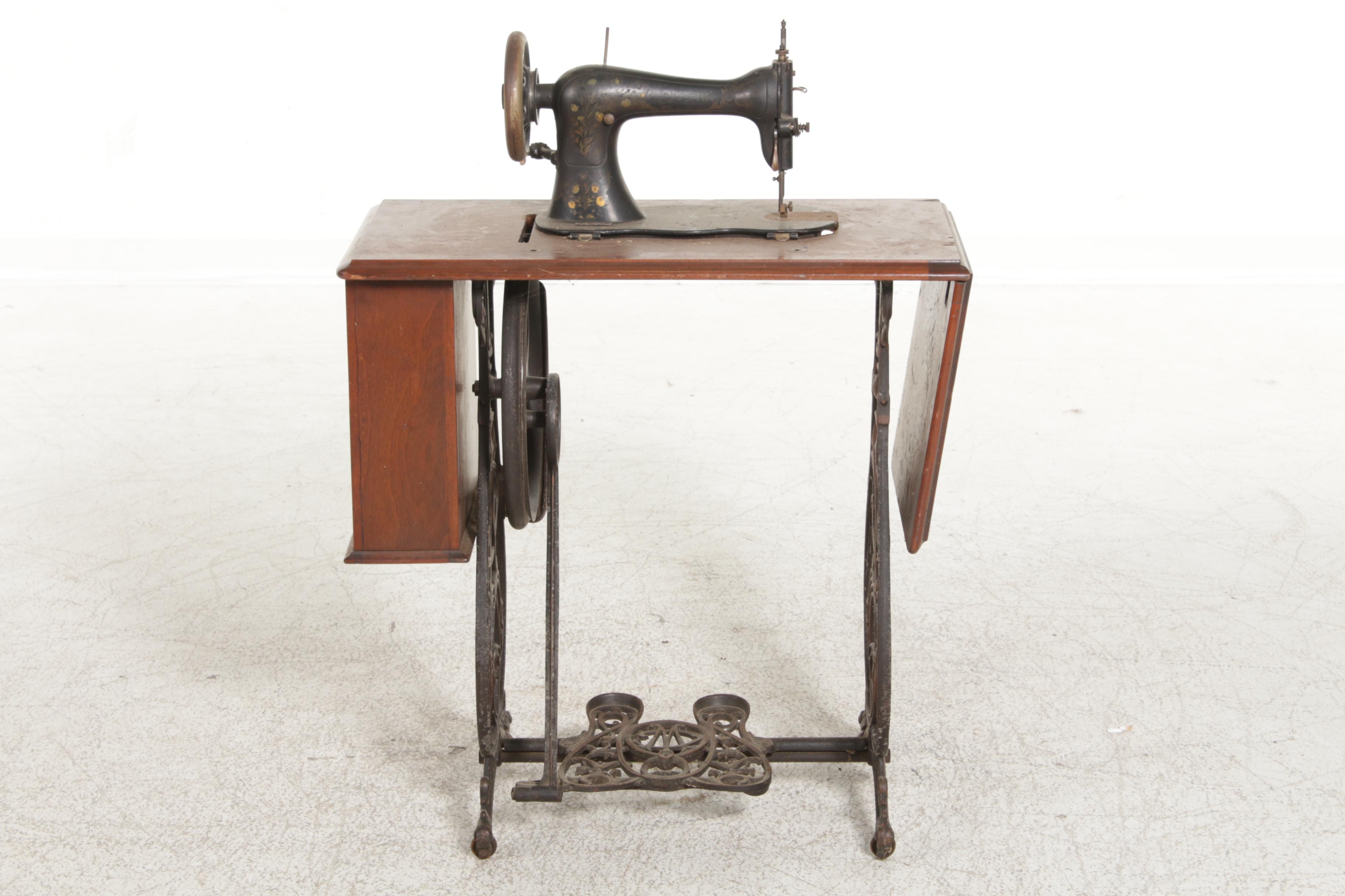 Oak and Cast Iron Singer Sewing Machine and Table, circa 1900 | EBTH