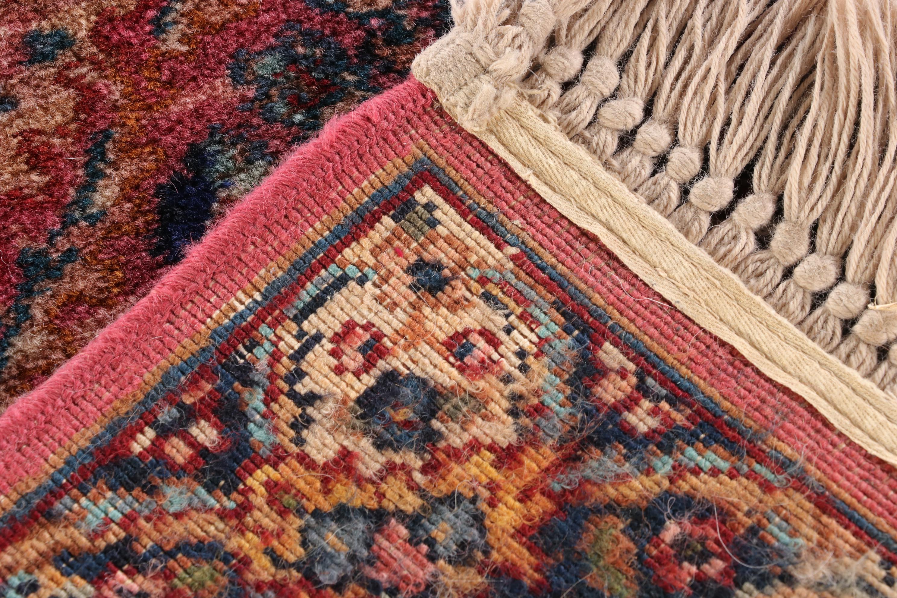 2'11 x 5'8 Machine Made Floral Wool Area Rug EBTH