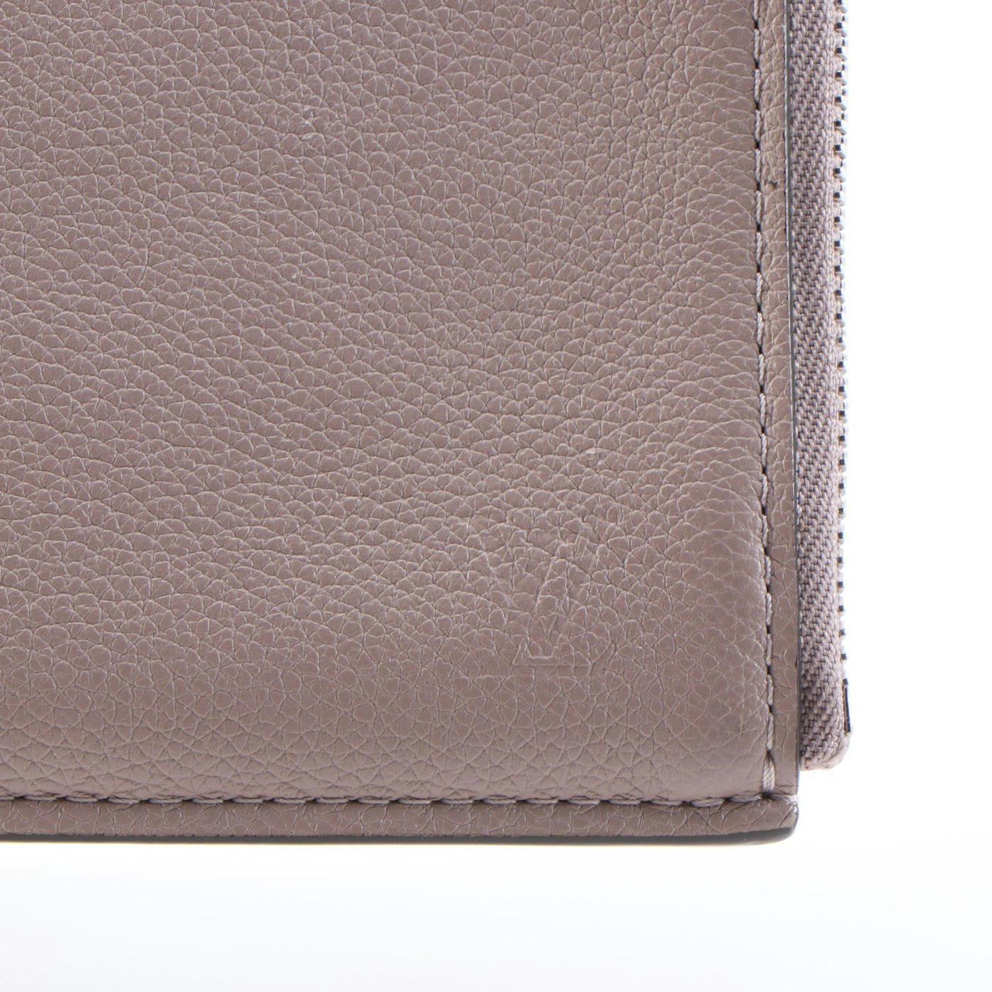 Louis Vuitton Zip Around Pochette Jour PM in Calfskin Leather | EBTH