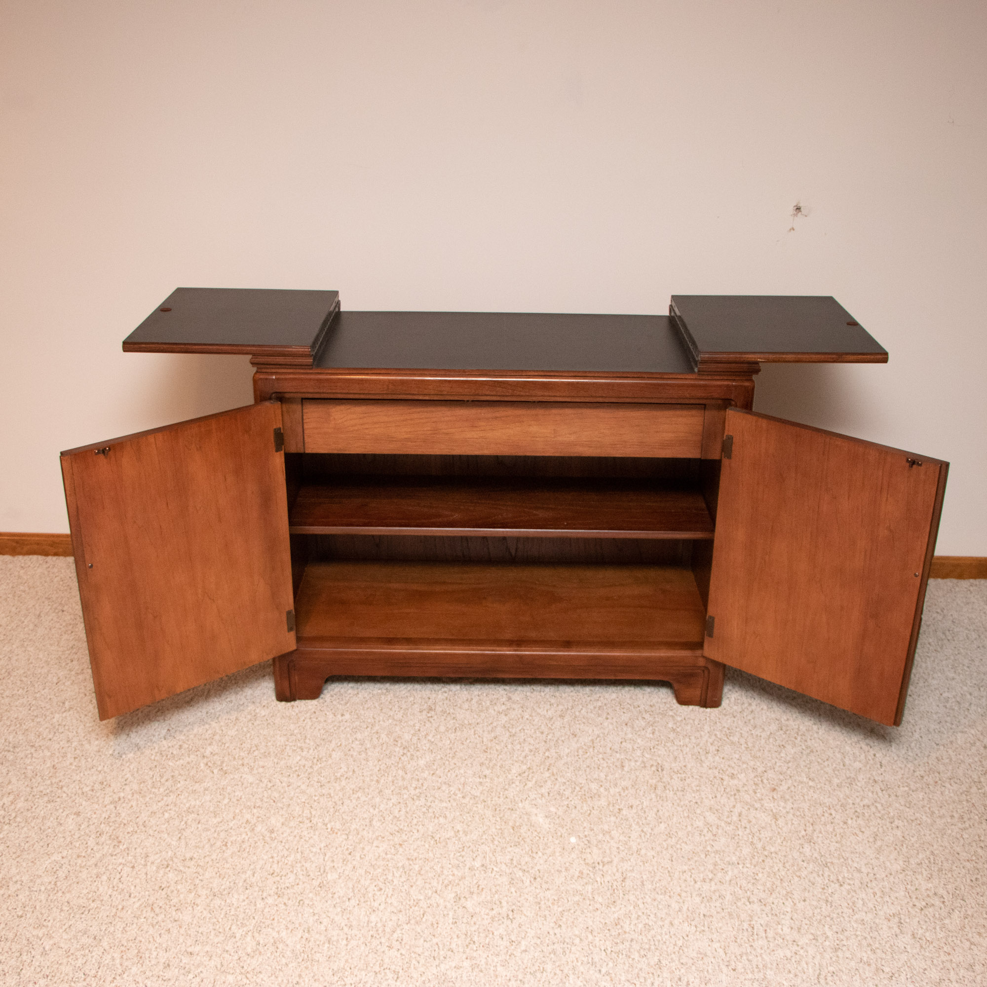 Thomasville Pecan Server / Bar Cabinet | EBTH