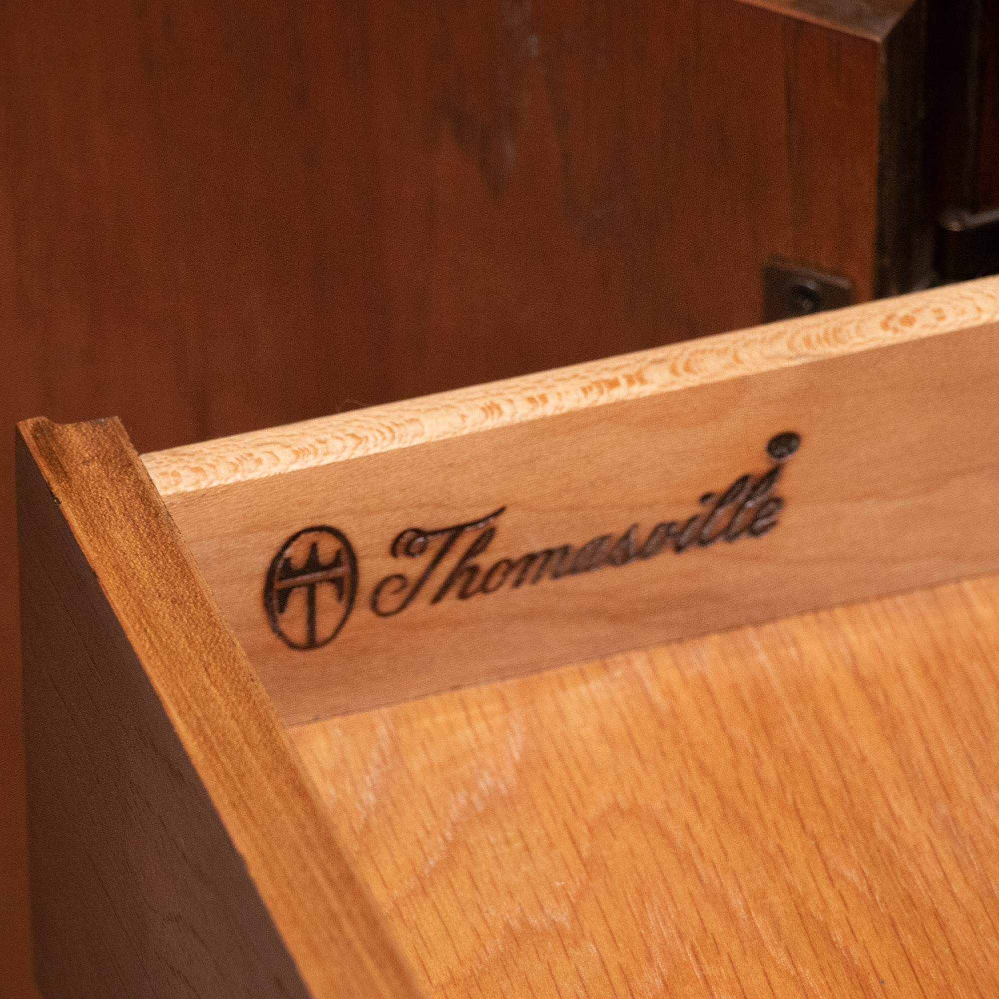 Thomasville Pecan Server / Bar Cabinet | EBTH
