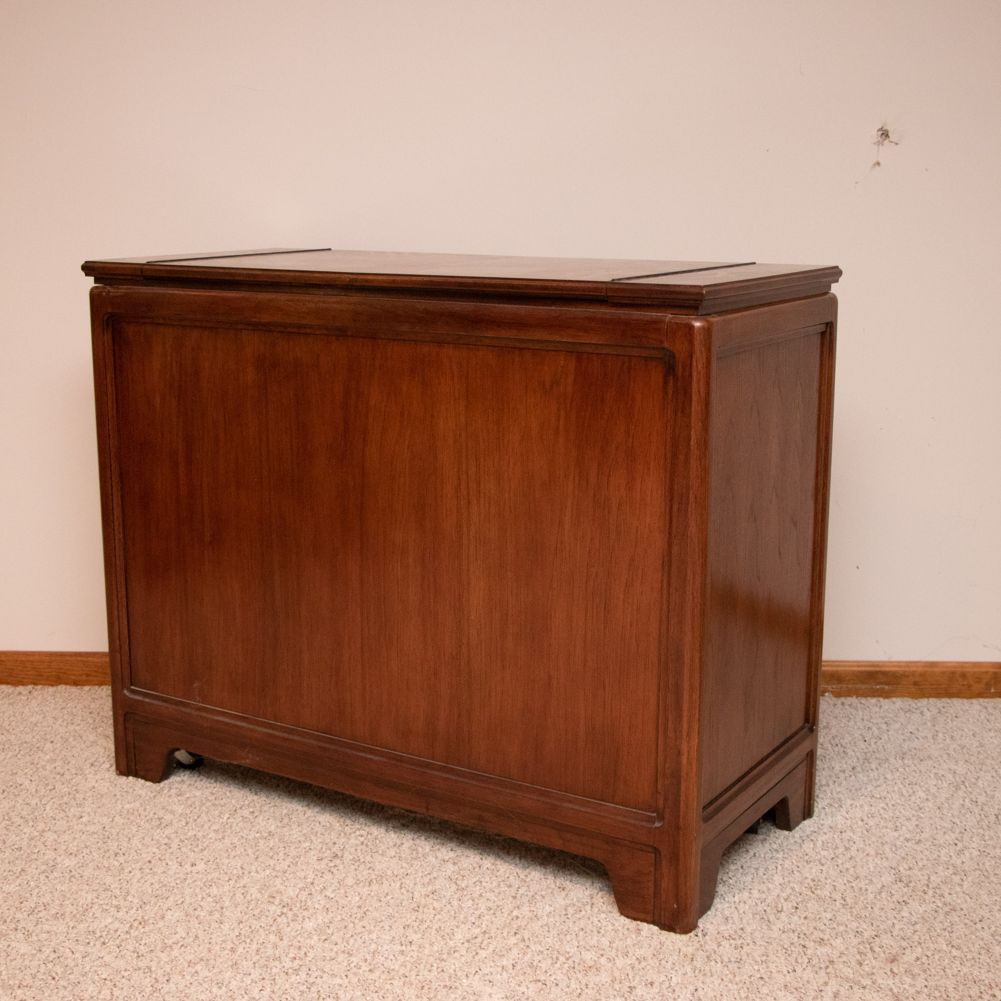 Thomasville Pecan Server / Bar Cabinet | EBTH