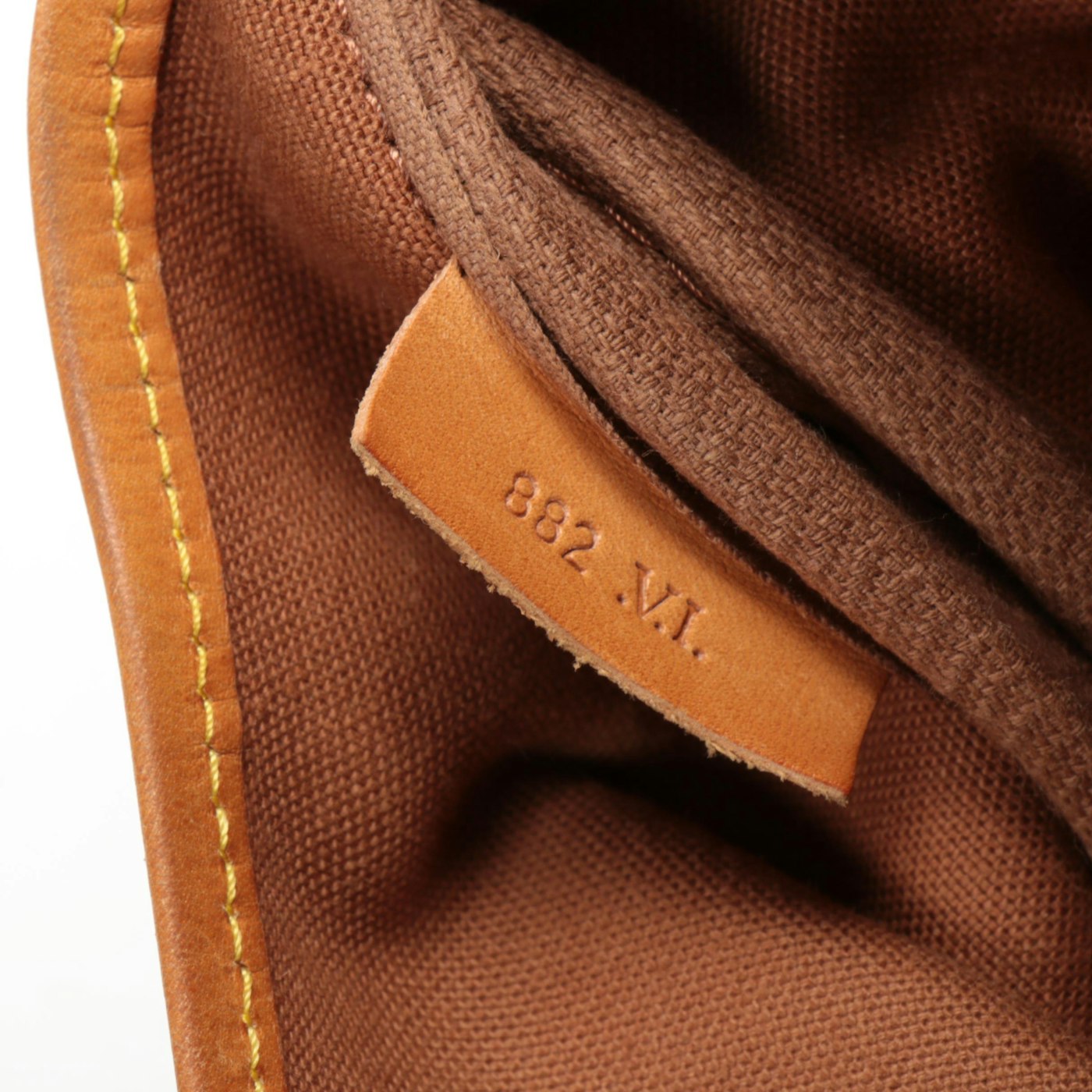 Louis Vuitton 2000 Pre-owned Saumur 30 Shoulder Bag