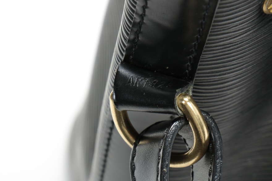Louis Vuitton Petit Noé Bucket Bag in Black Epi Leather | EBTH