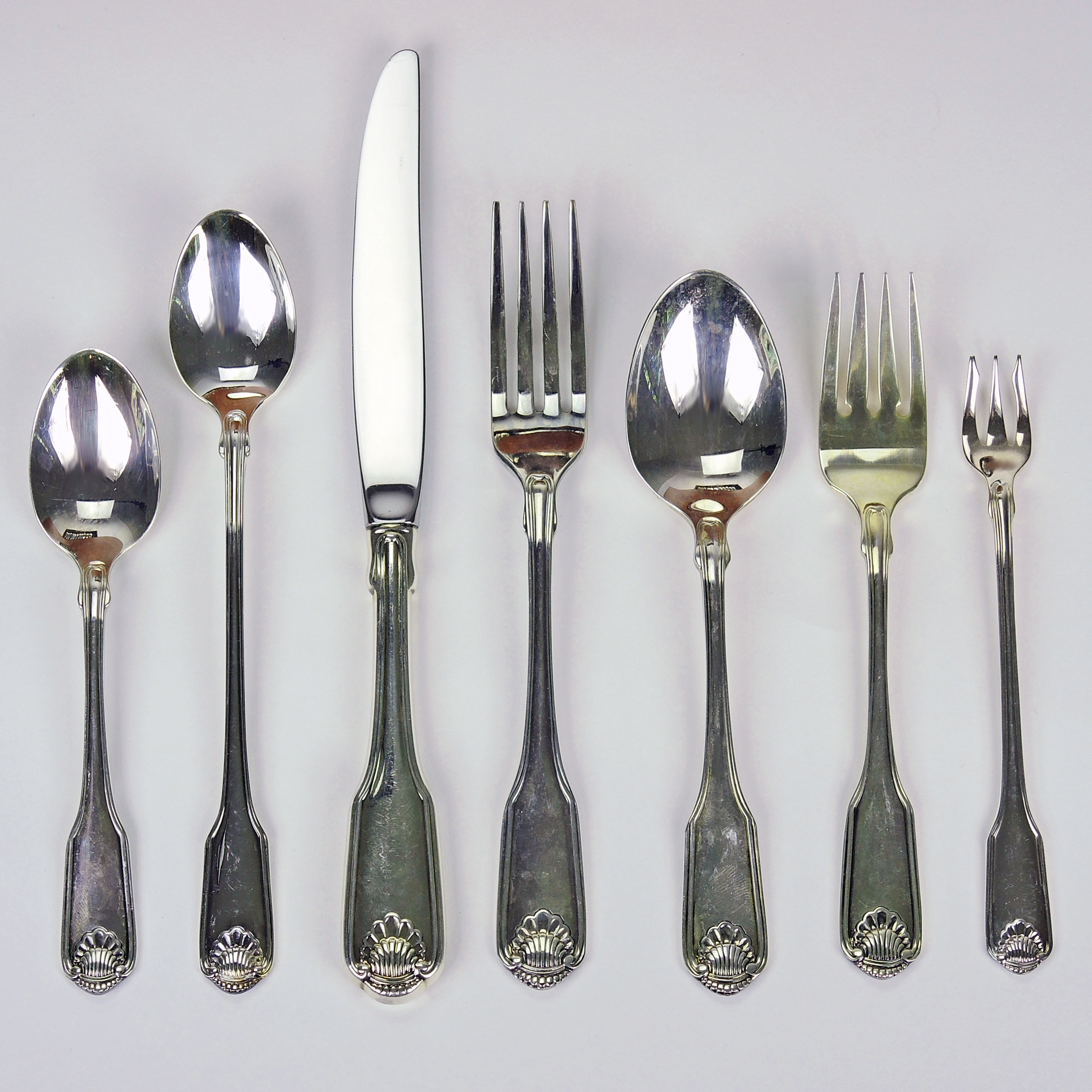 Oneida "Classic Shell" Stainless Steel Flatware with Chest, Mid to Late 20th C. EBTH