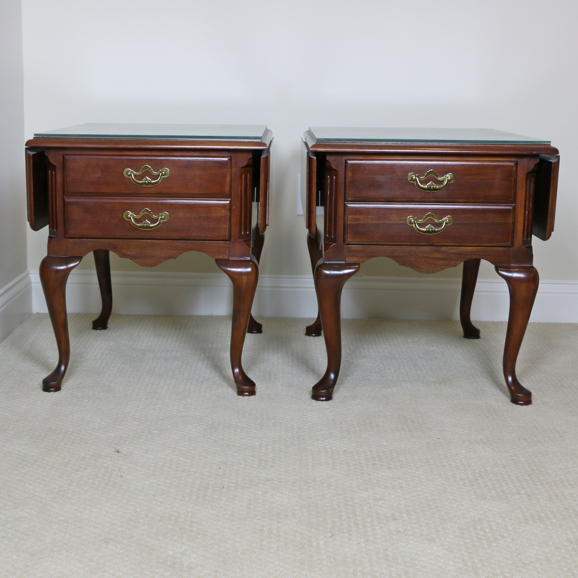 Thomasville Queen Anne Style Drop Leaf Cherry Side Tables EBTH